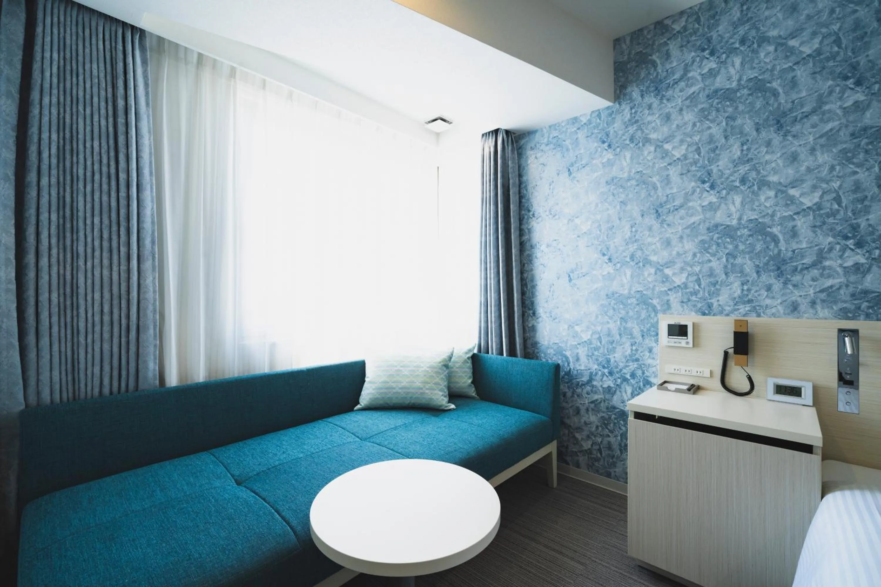 Photo of the whole room in Rembrandt Style Naha