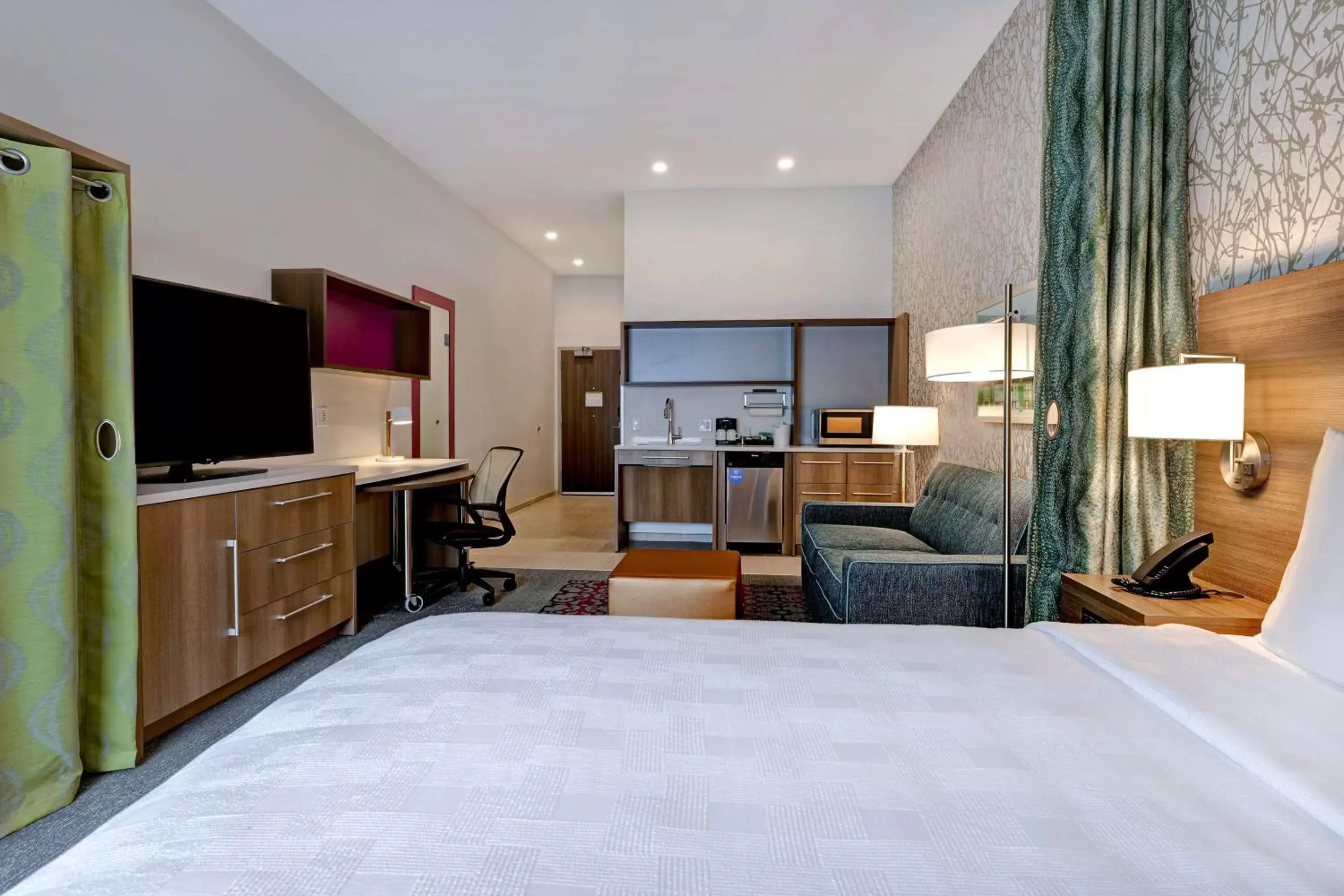 Bed in Home2 Suites By Hilton Lincolnshire Chicago