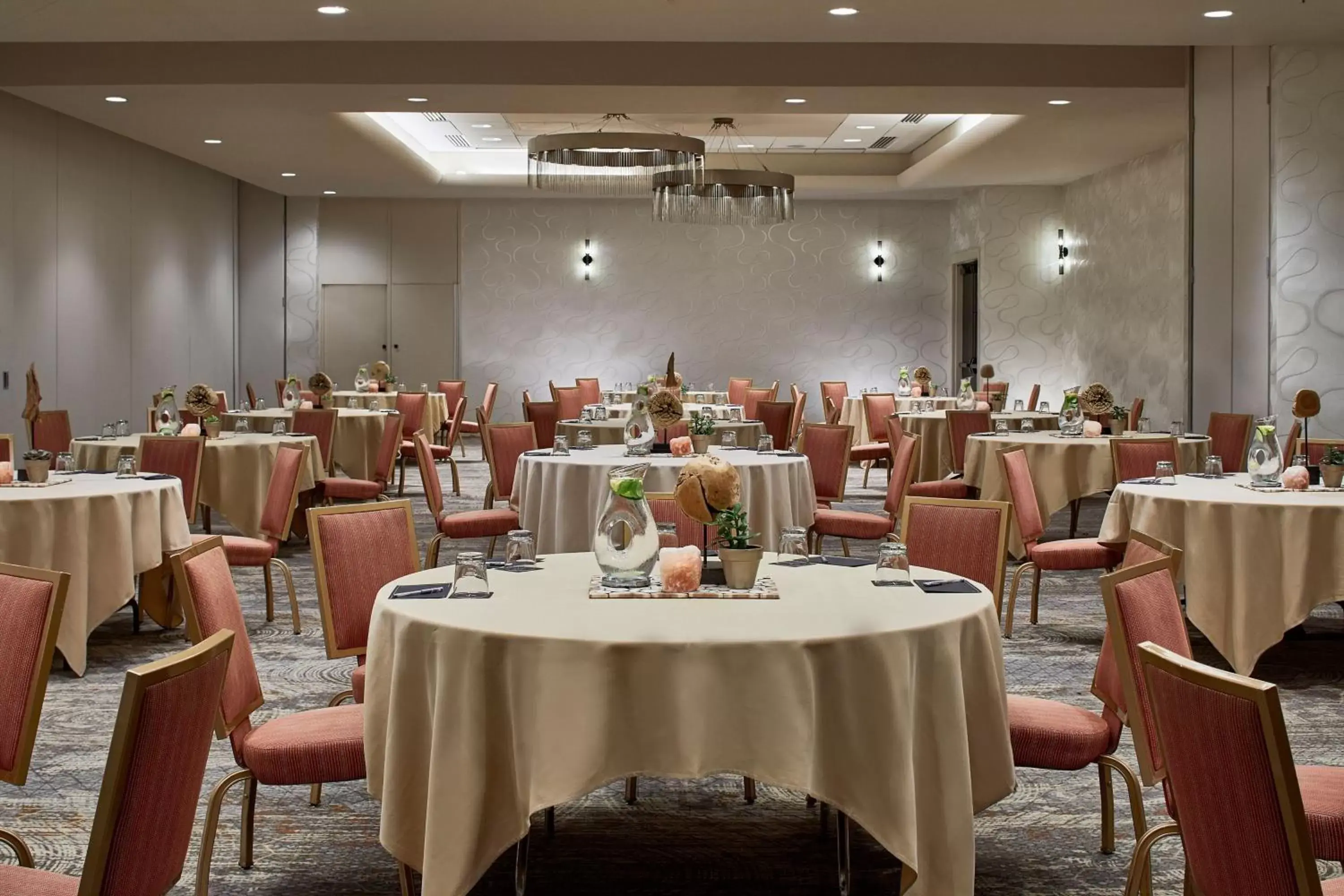 Meeting/conference room, Restaurant/Places to Eat in Renaissance Asheville Downtown Hotel