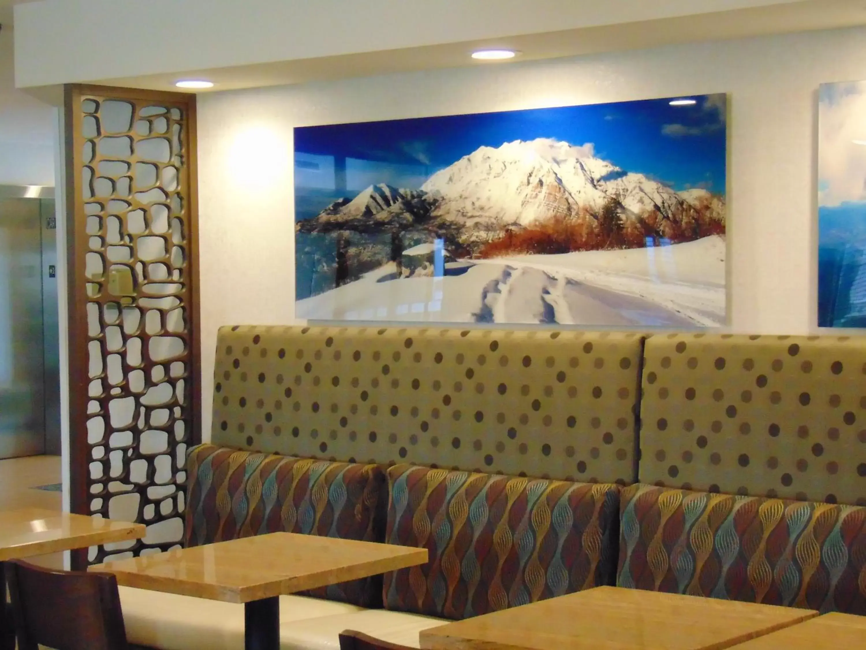 Breakfast in Holiday Inn Express & Suites Springville-South Provo Area, an IHG Hotel