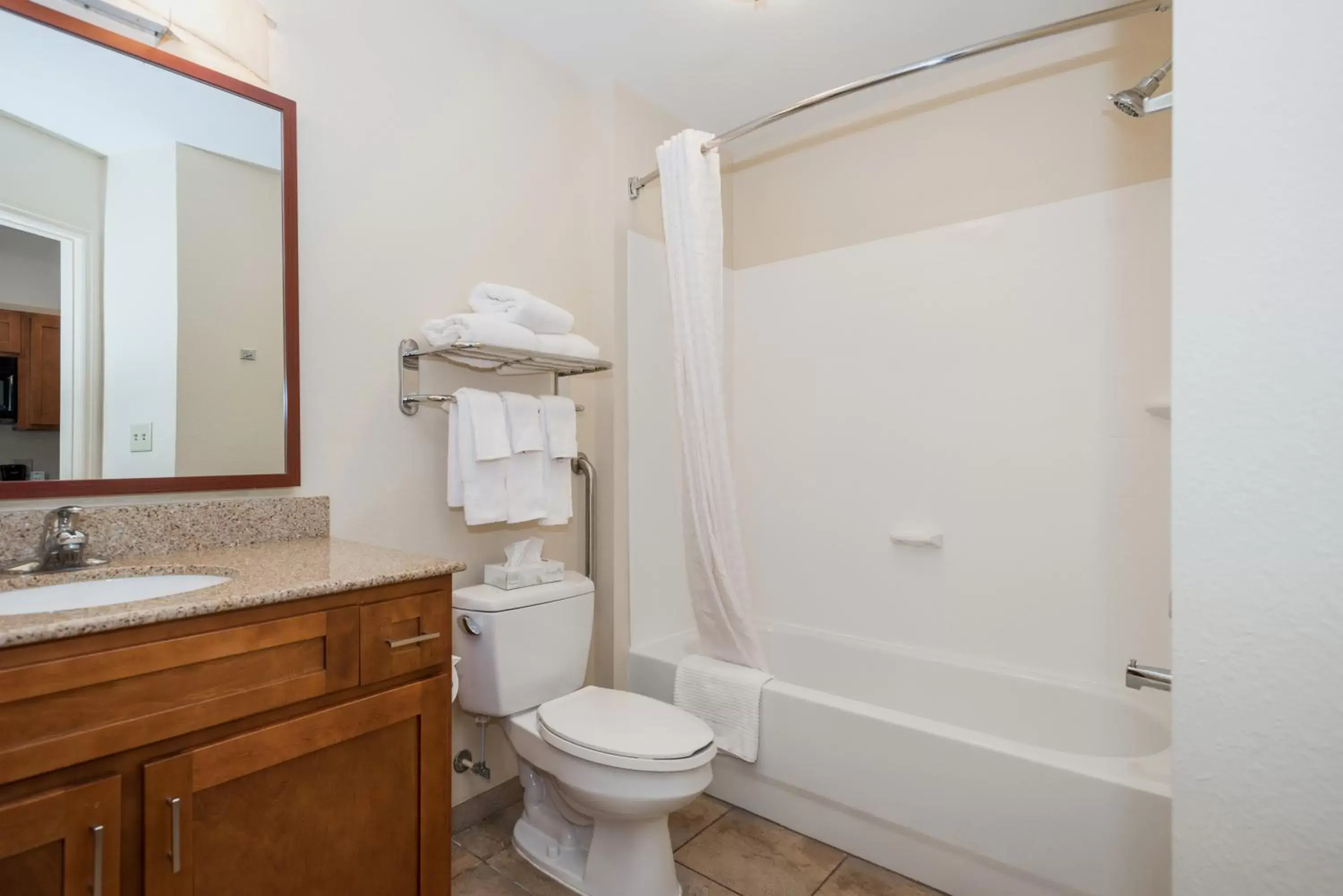 Queen Studio in Candlewood Suites Mobile-Downtown, an IHG Hotel