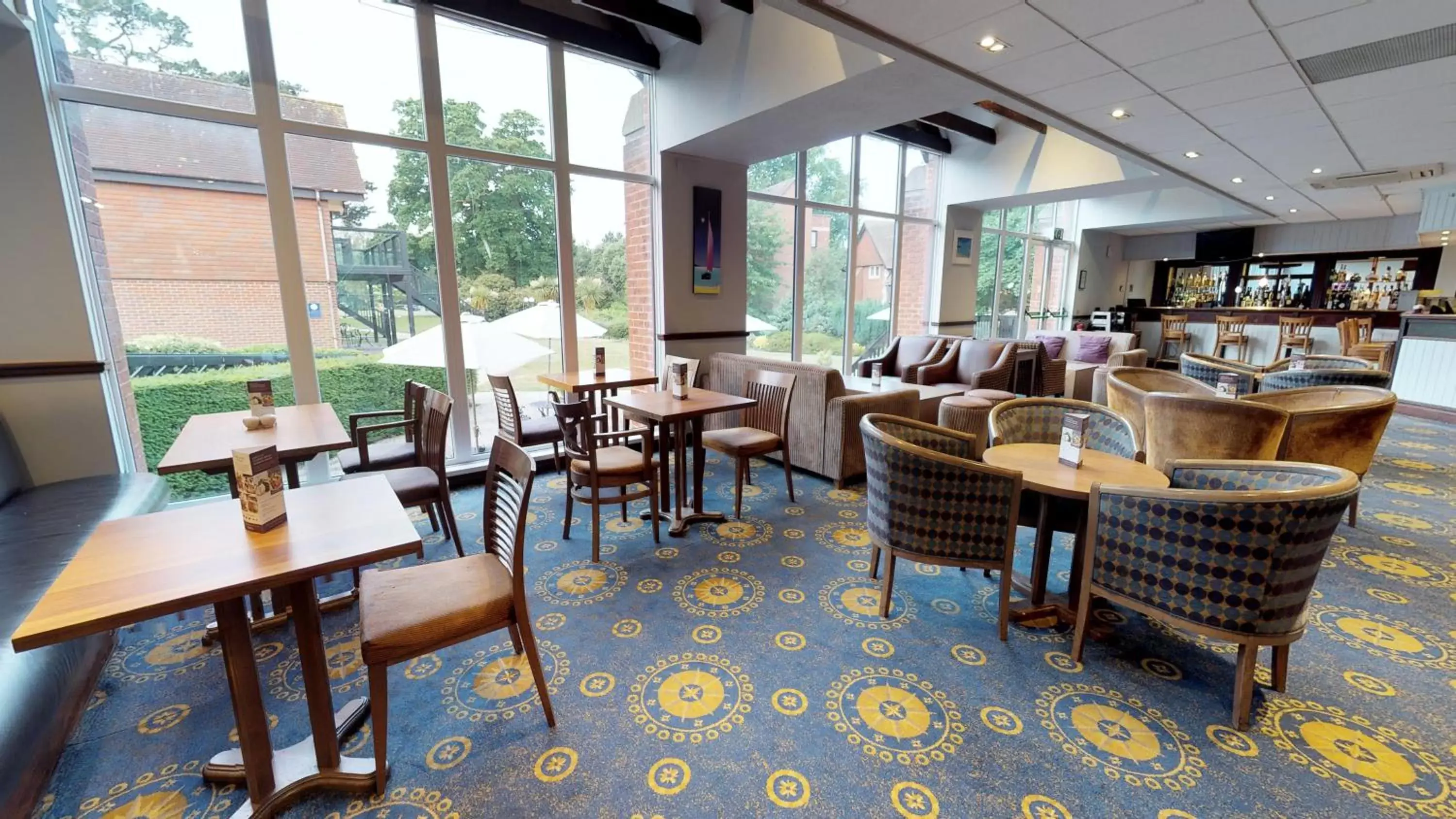 Restaurant/Places to Eat in Macdonald Elmers Court Resort