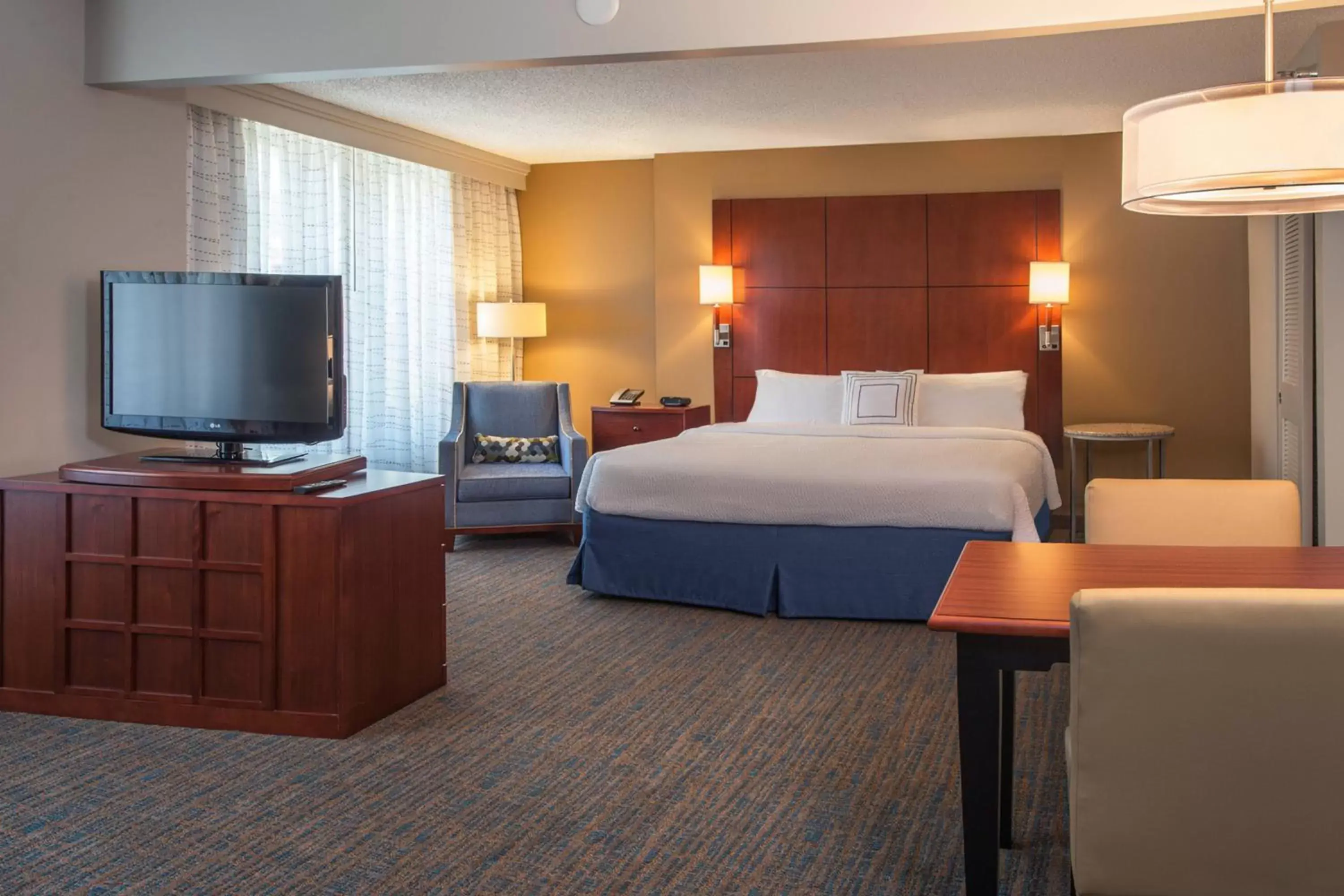 Photo of the whole room, Bed in Residence Inn Bethesda Downtown