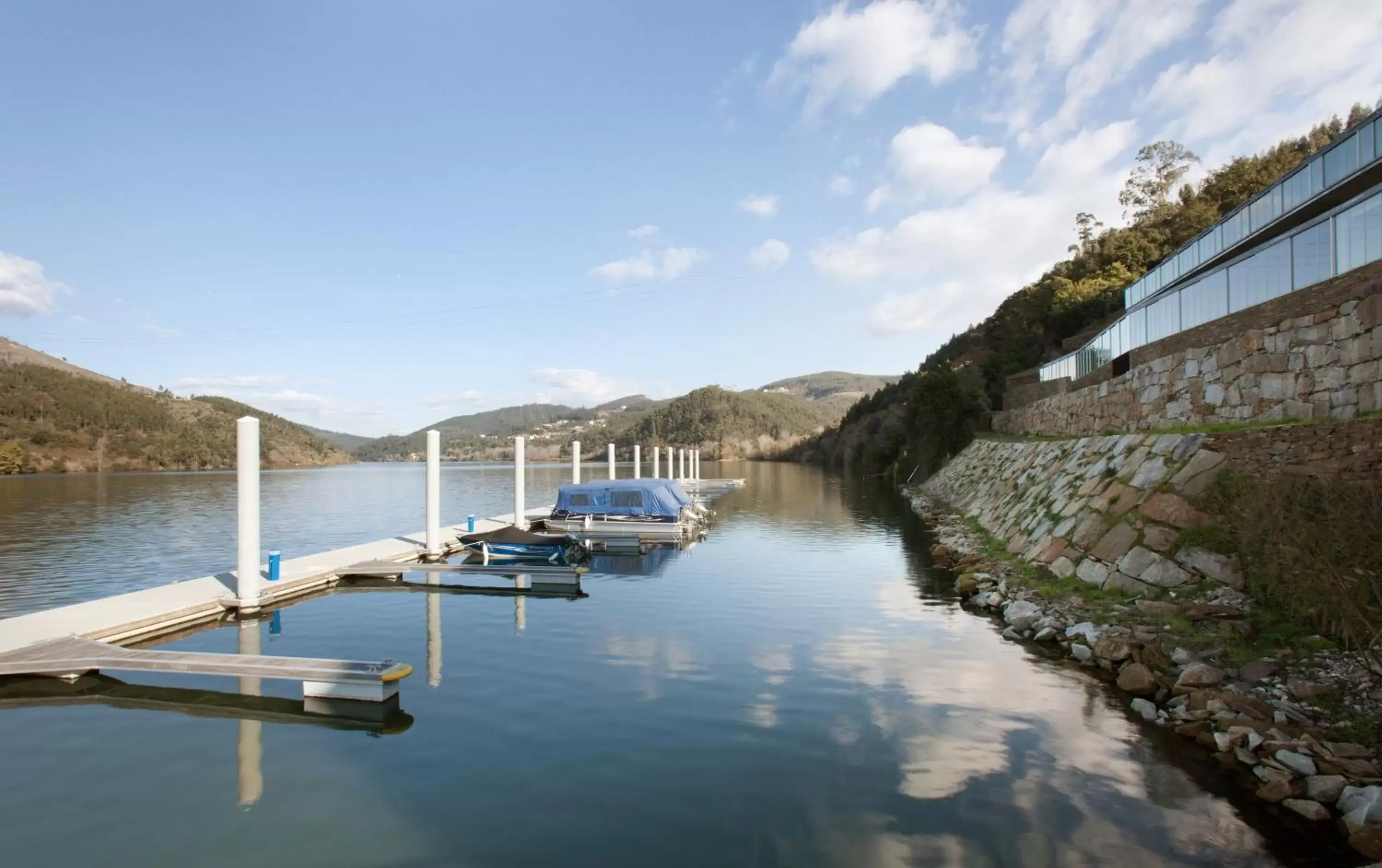 Natural landscape, Swimming Pool in Octant Douro