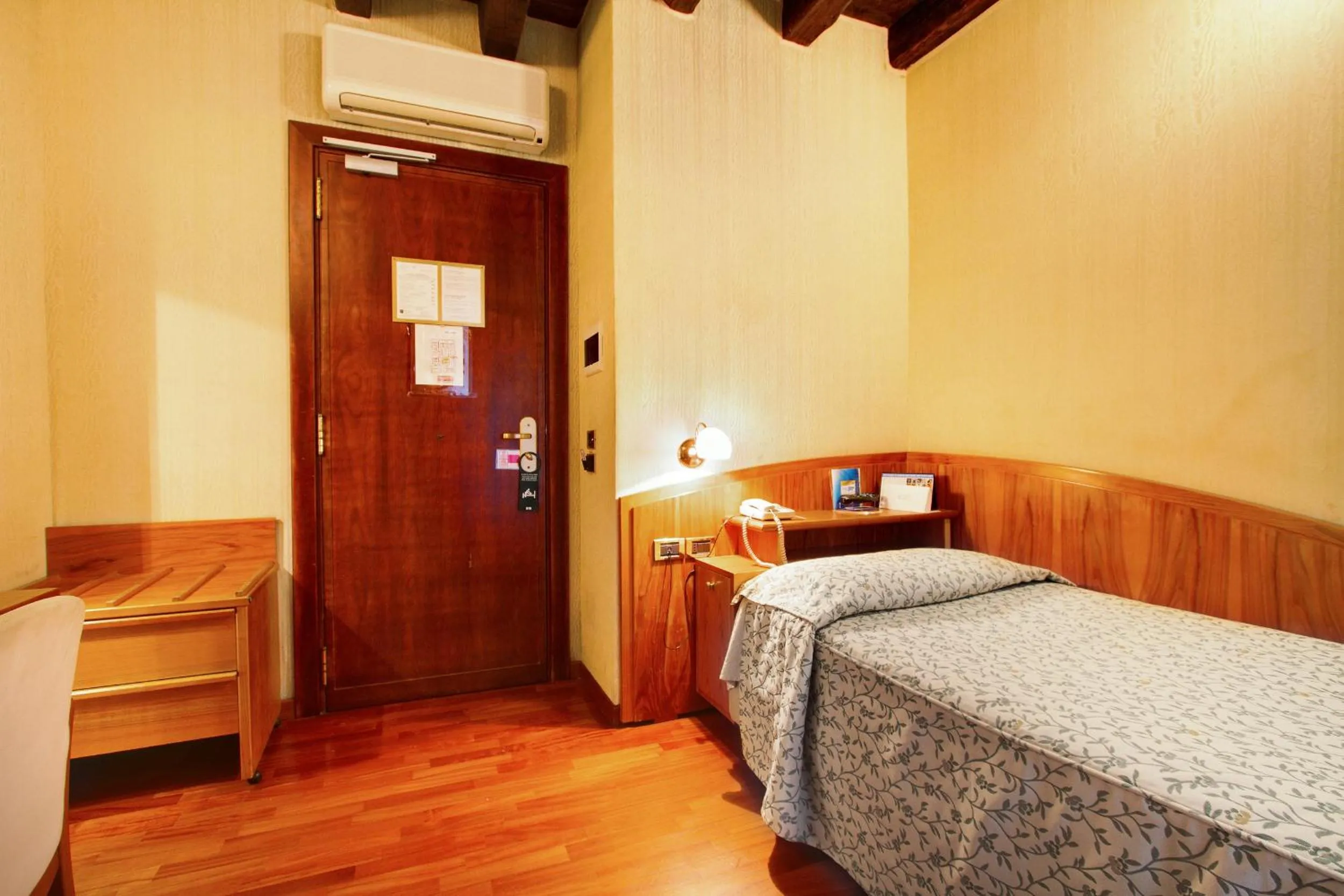 Bedroom, Bed in Hotel Corot