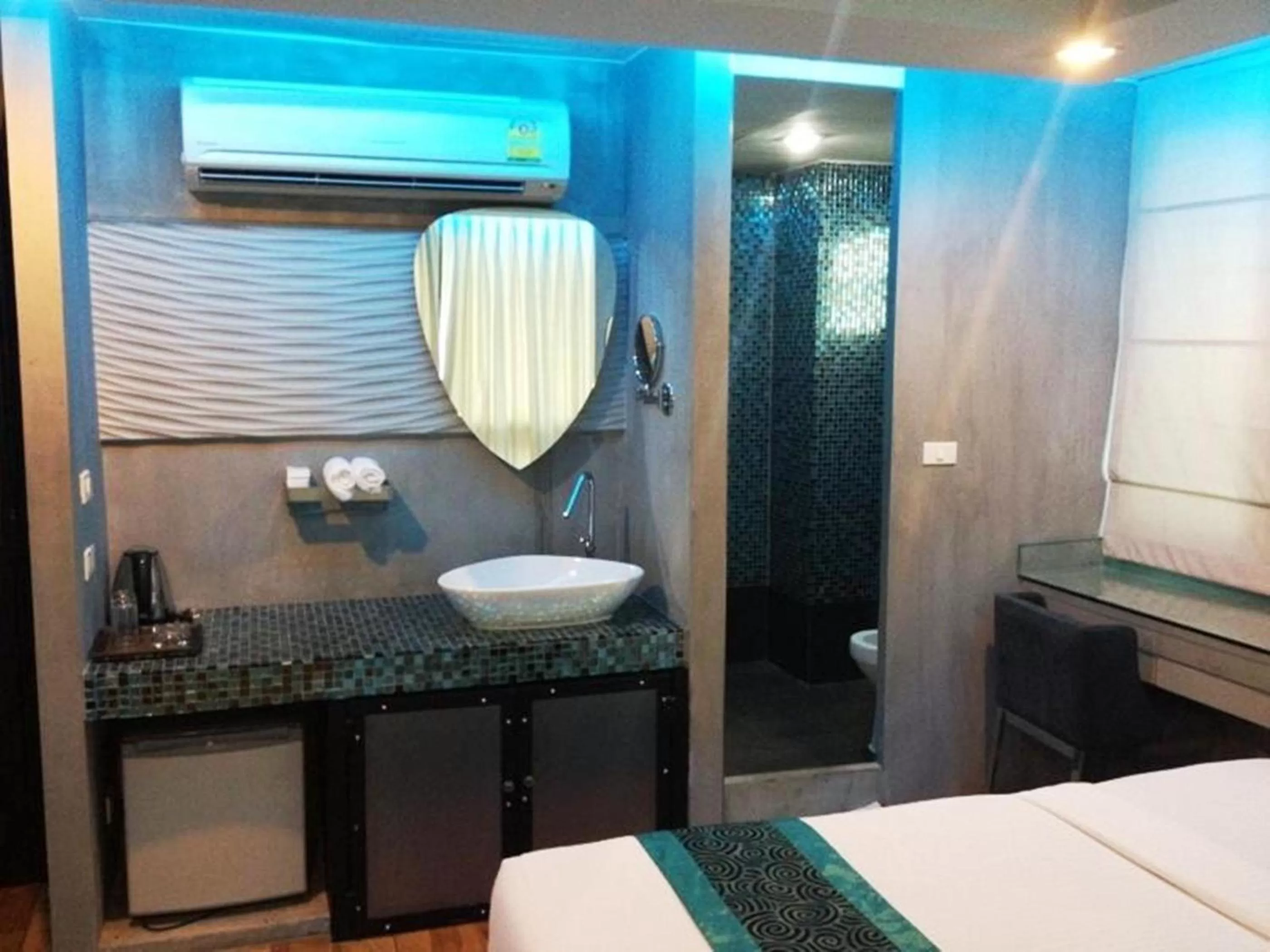 Bathroom, Bed in Blutique Hotel