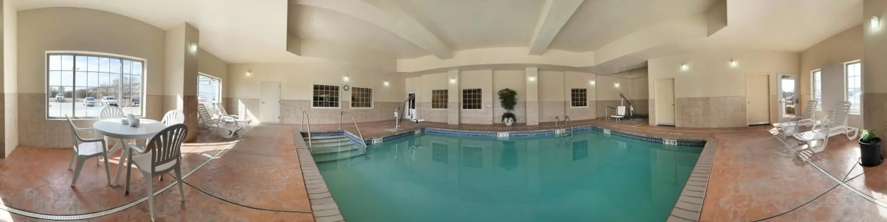 Photo of the whole room, Swimming Pool in Country Inn & Suites by Radisson, Oklahoma City - Quail Springs, OK