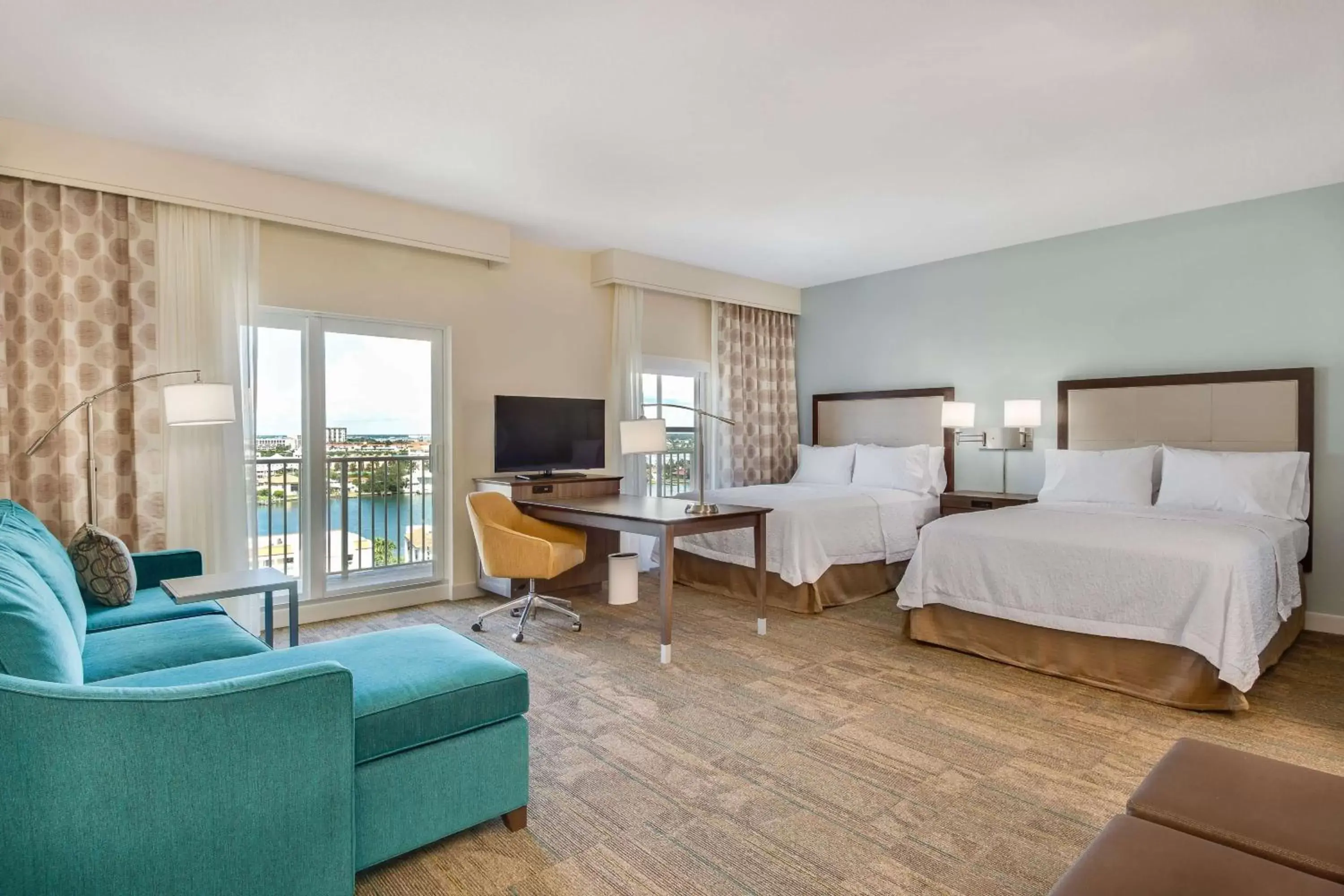 Bedroom in Hampton Inn and Suites Clearwater Beach