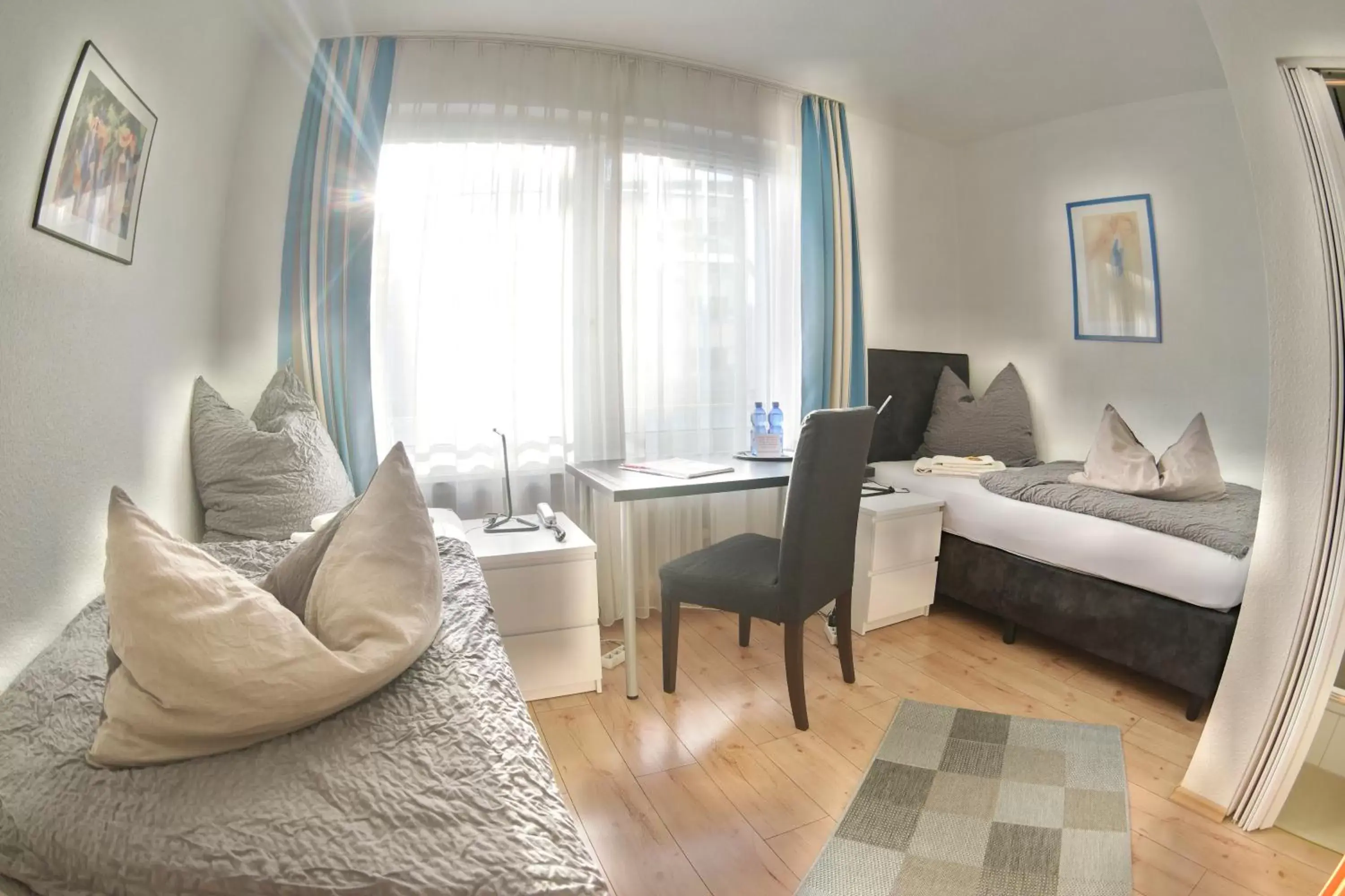 Standard Twin Room in Hotel Merlin Garni