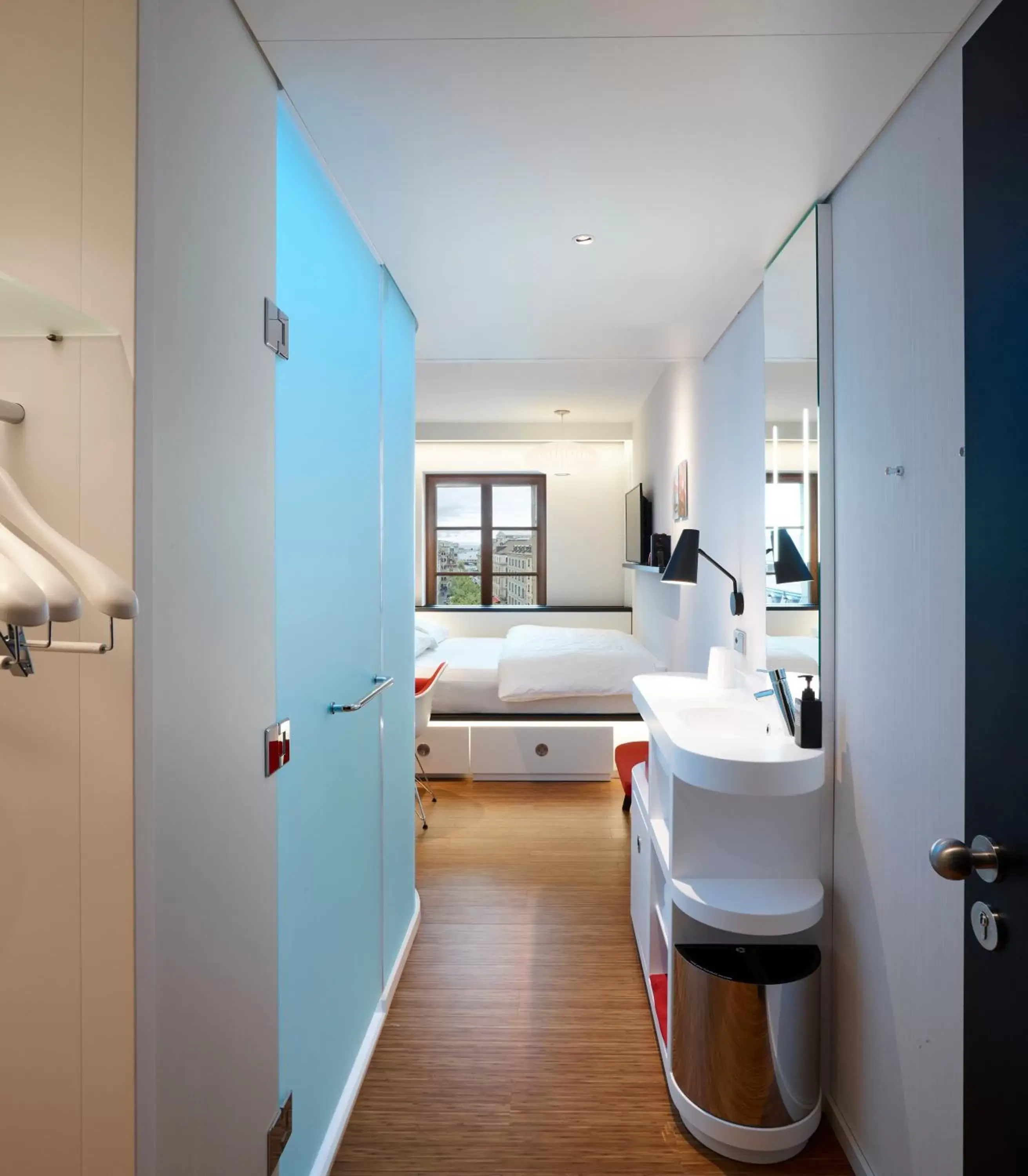 Photo of the whole room, Bathroom in citizenM Geneva