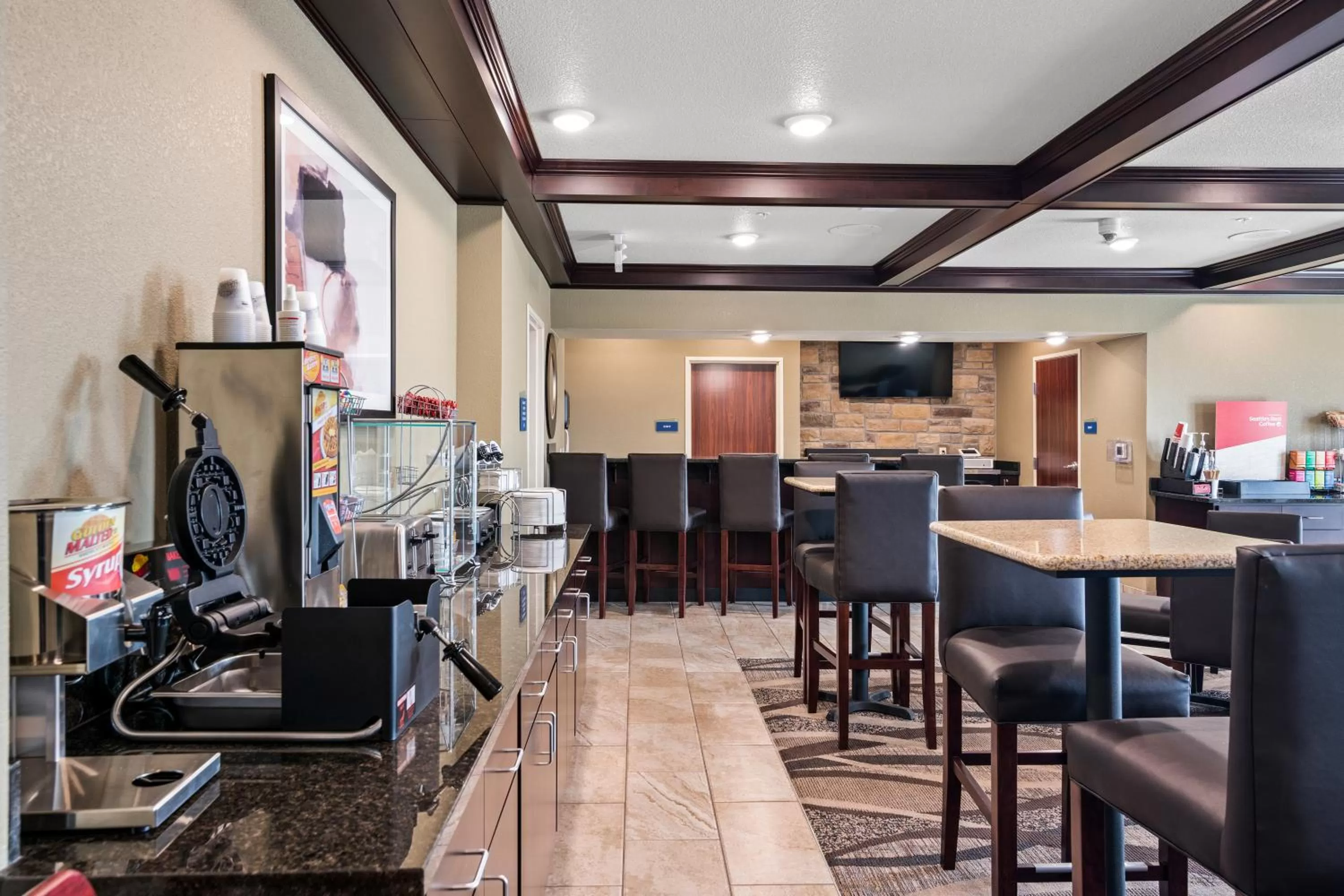 Breakfast in Cobblestone Inn & Suites - Yuma