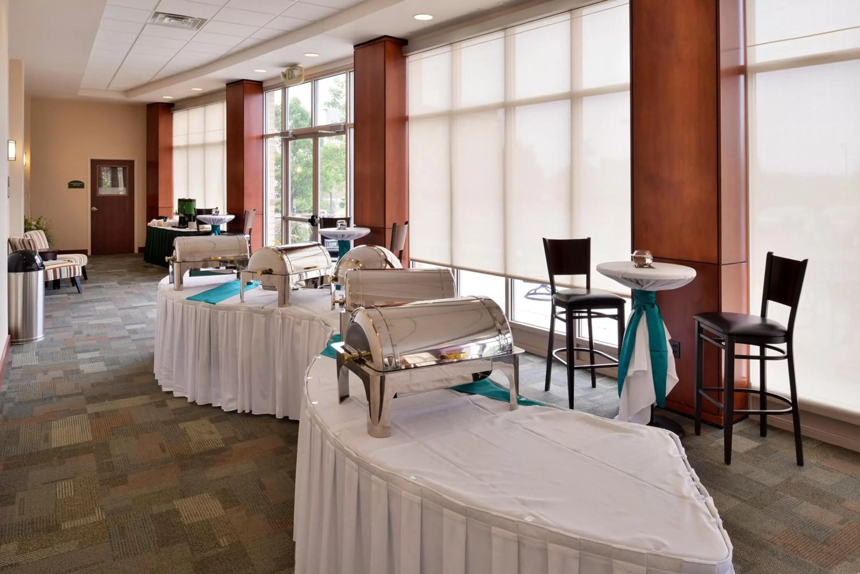 Meeting/conference room, Restaurant/Places to Eat in Holiday Inn Madison at The American Center, an IHG Hotel