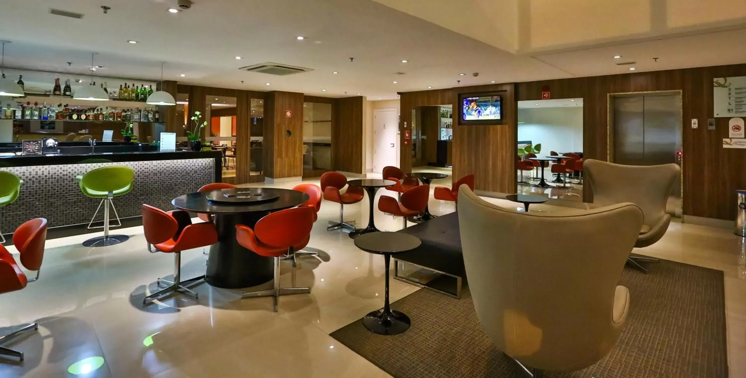 Lobby or reception, Lounge/Bar in Quality Hotel & Suites Brasília