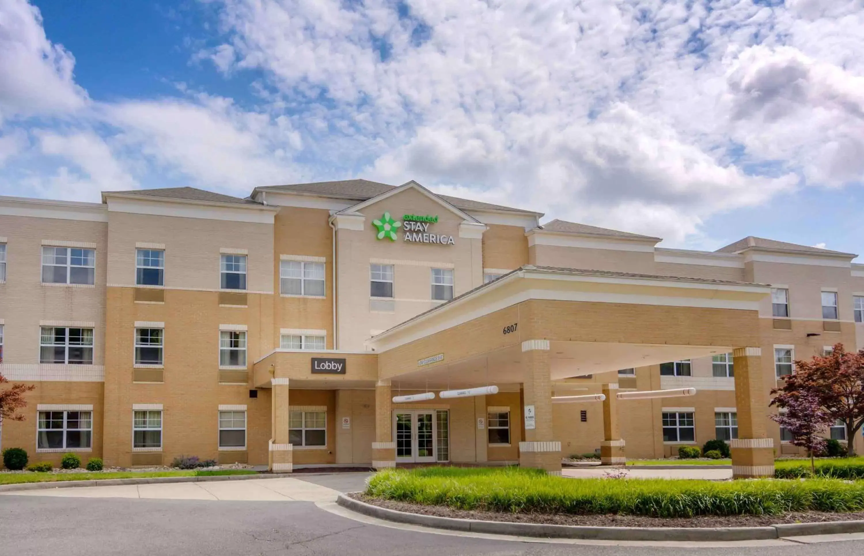 Property Building in Extended Stay America Suites - Richmond - W Broad Street - Glenside - North