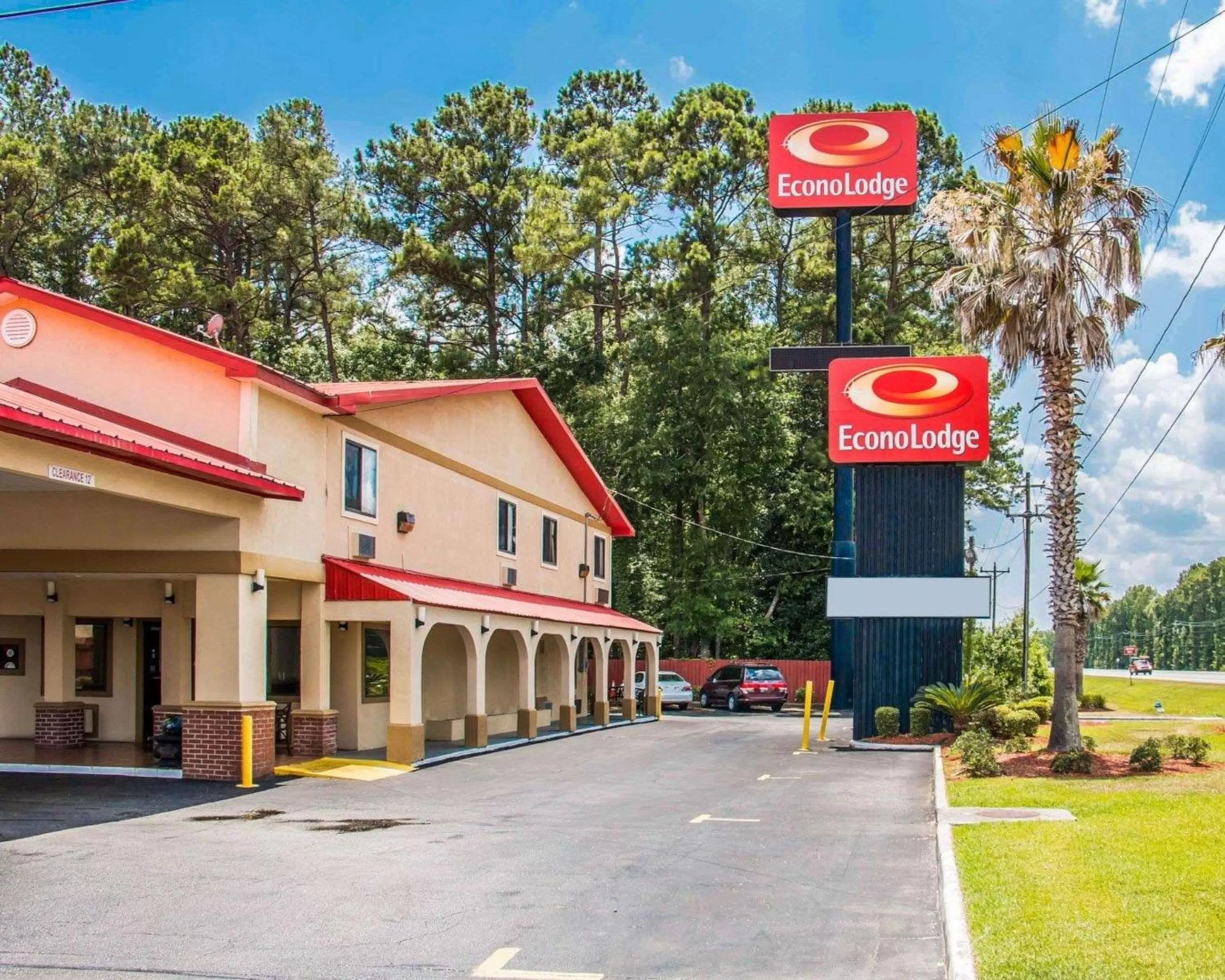 Property building in Econo Lodge Richmond Hill