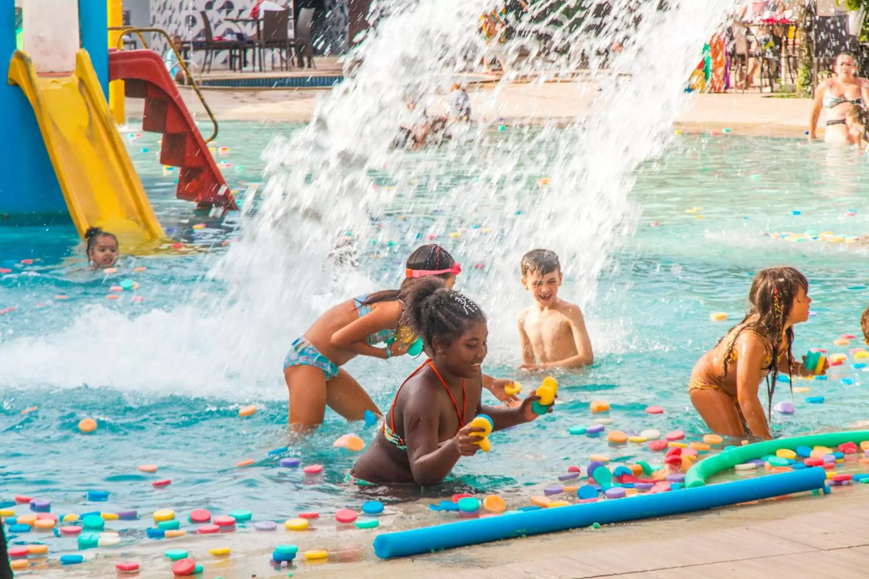 Activities, Children in Portal Beach - Rede Soberano