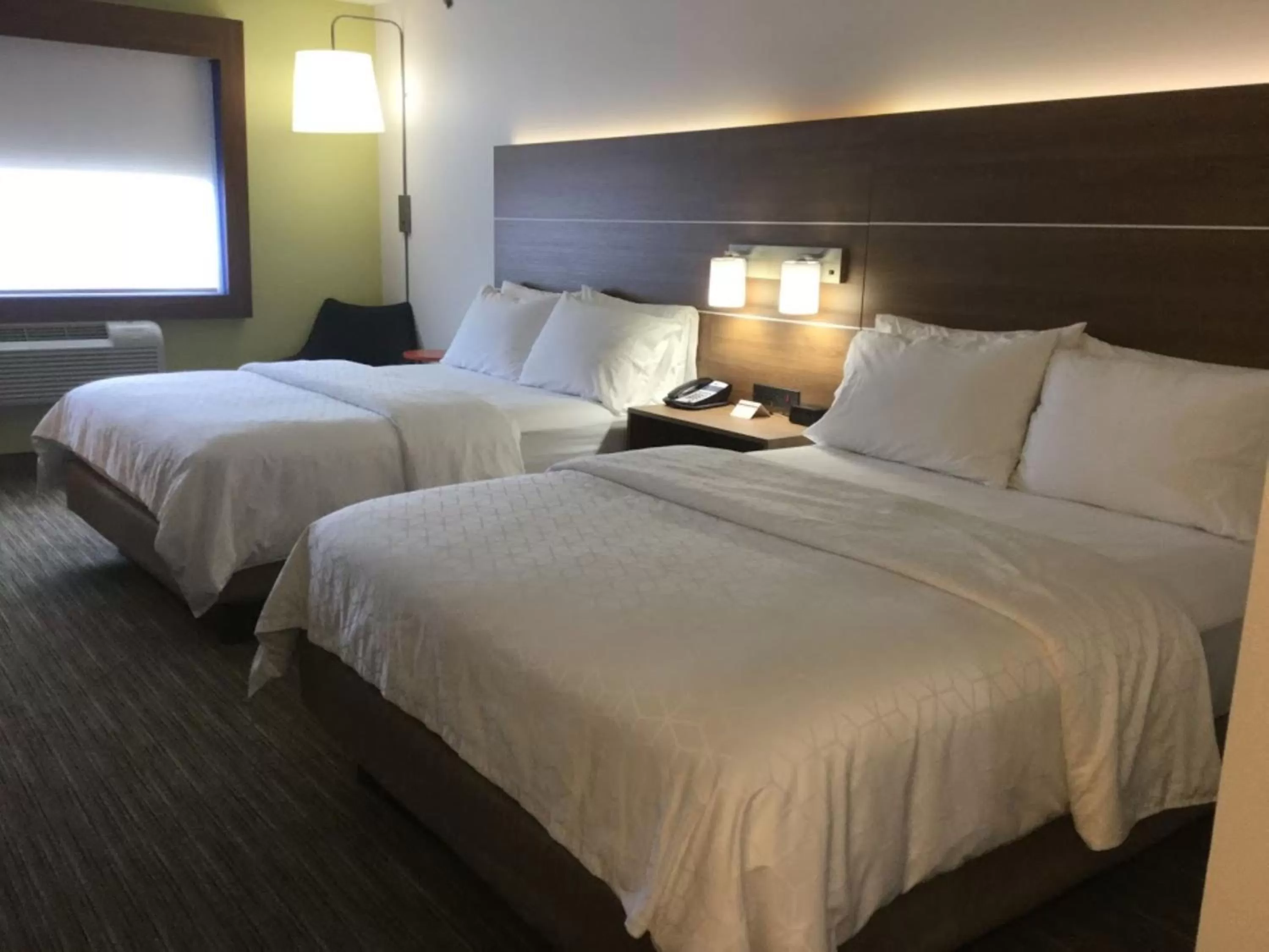 Photo of the whole room, Bed in Holiday Inn Express Easton by IHG