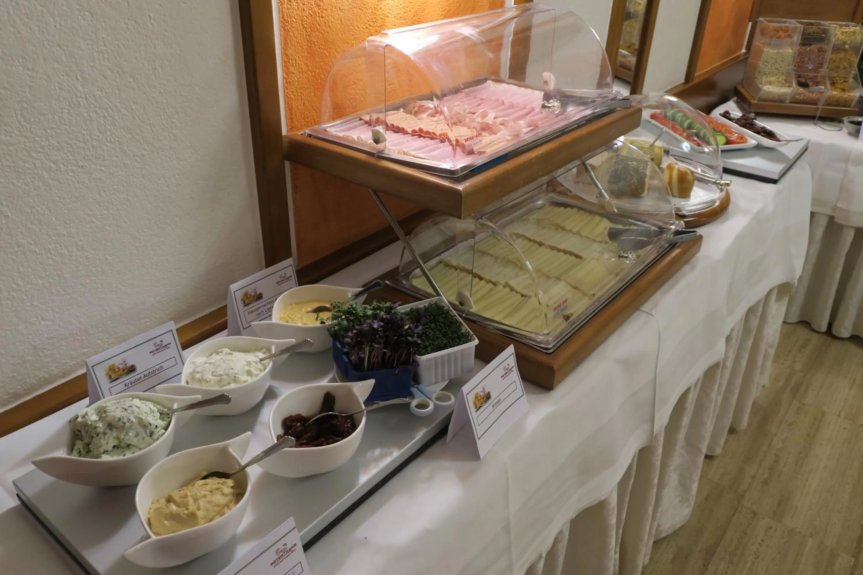 Buffet breakfast in Hotel Restaurant Böck "Roter Hahn"