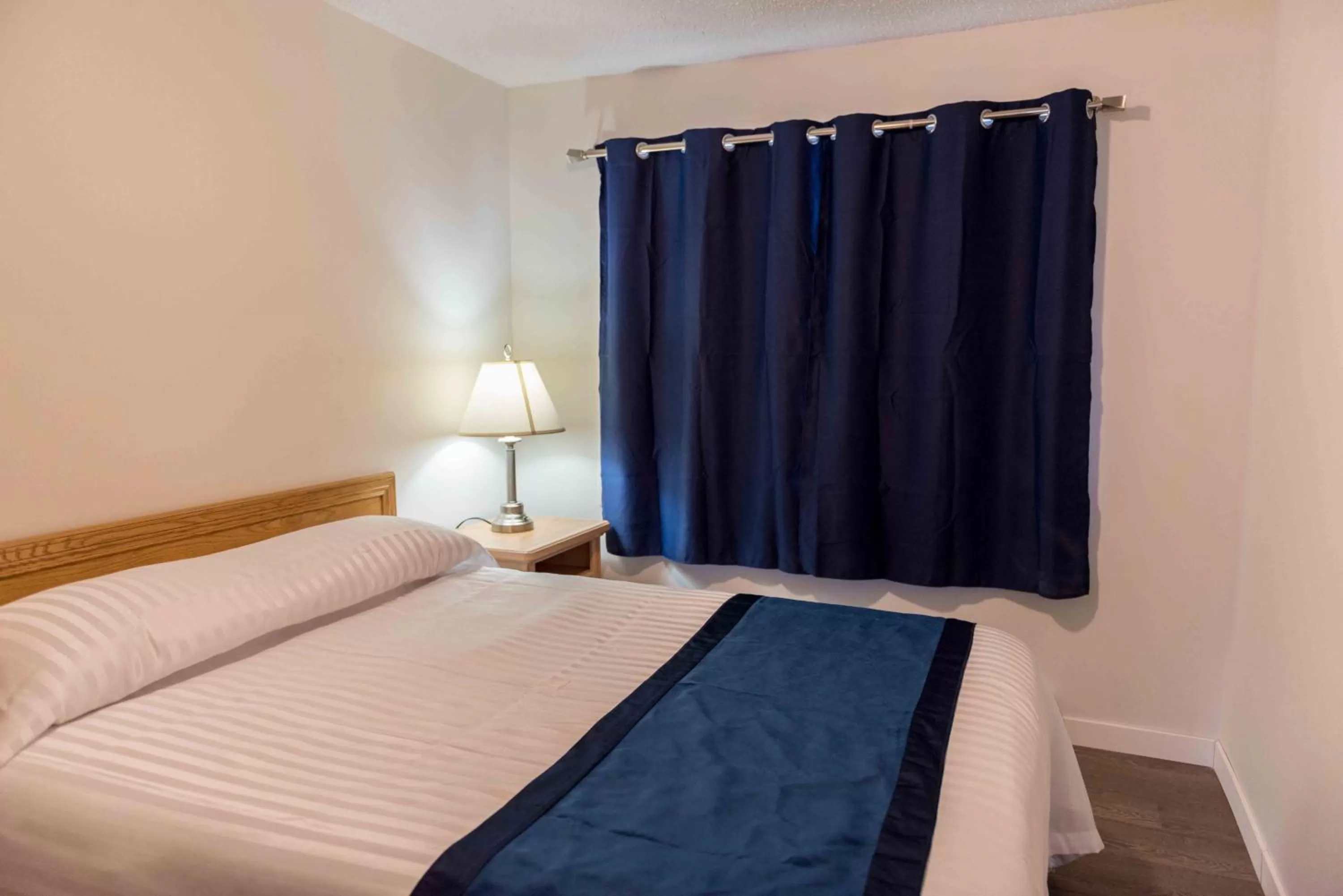 Bed in Radium Park Lodge