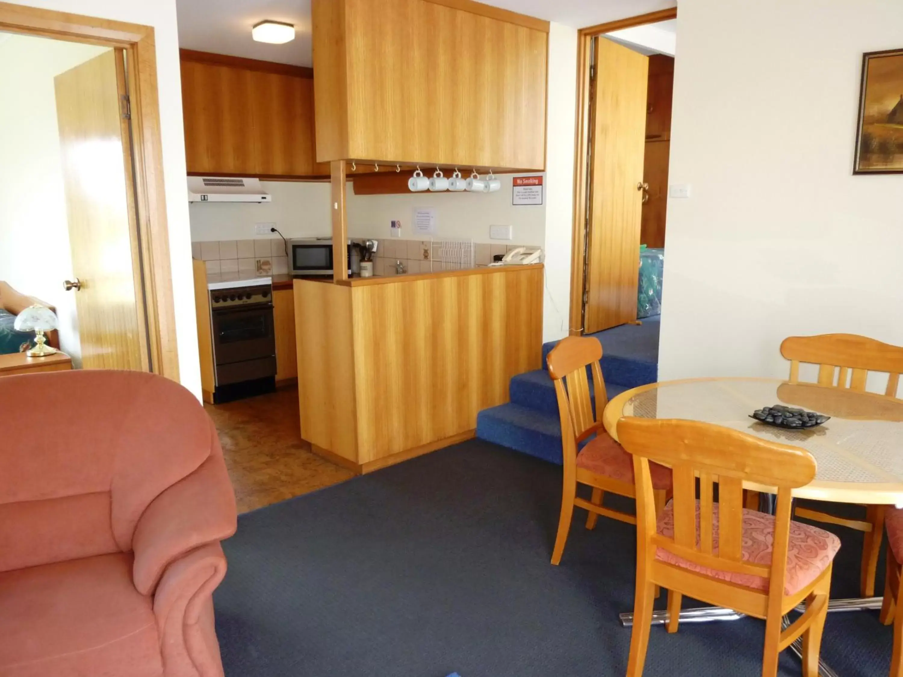 Kitchen or kitchenette, Dining Area in Mountain View Country Inn