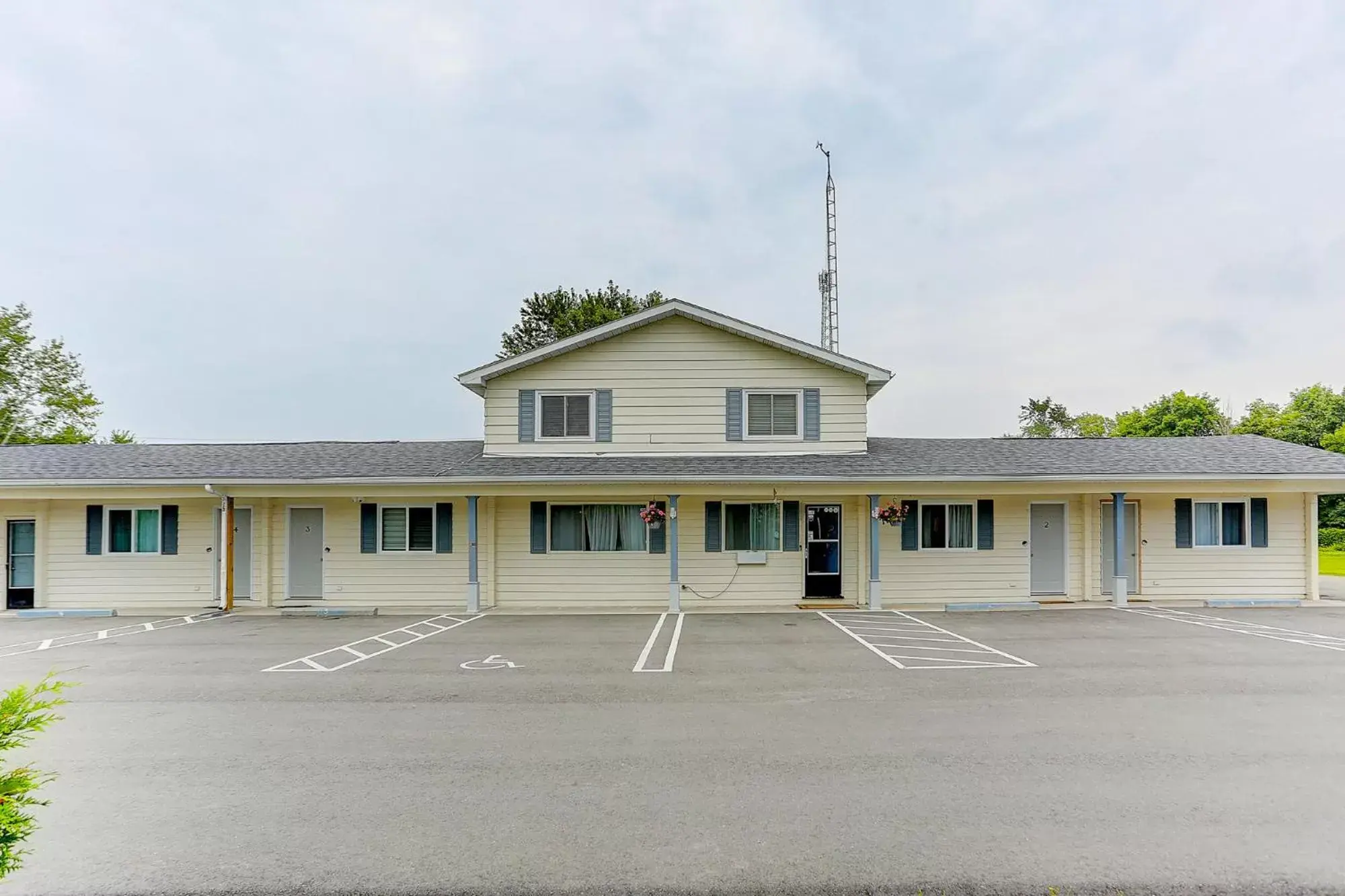 Property Building in Stone Fountain Motel