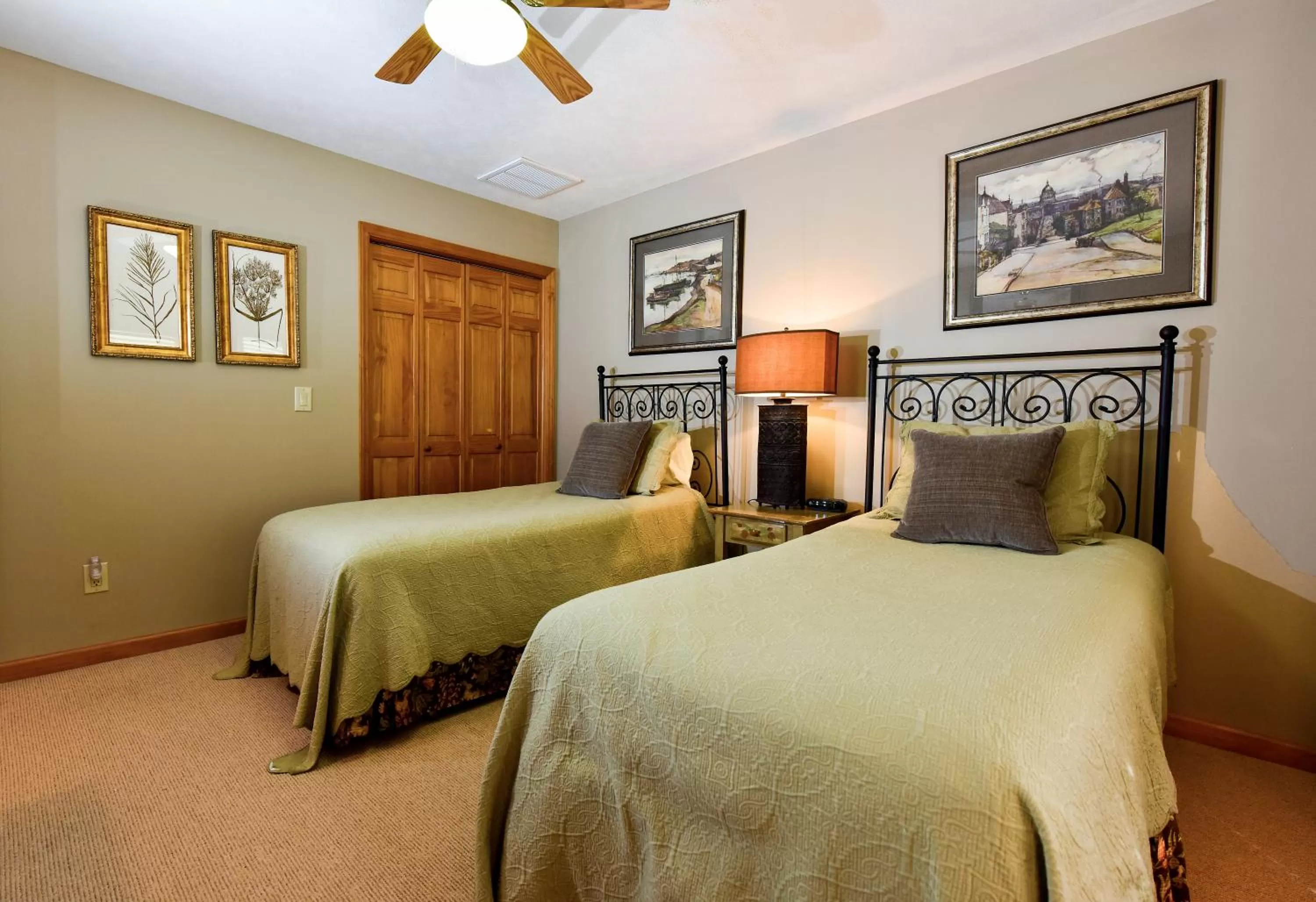 Bedroom, Bed in Chetola Resort Condominiums