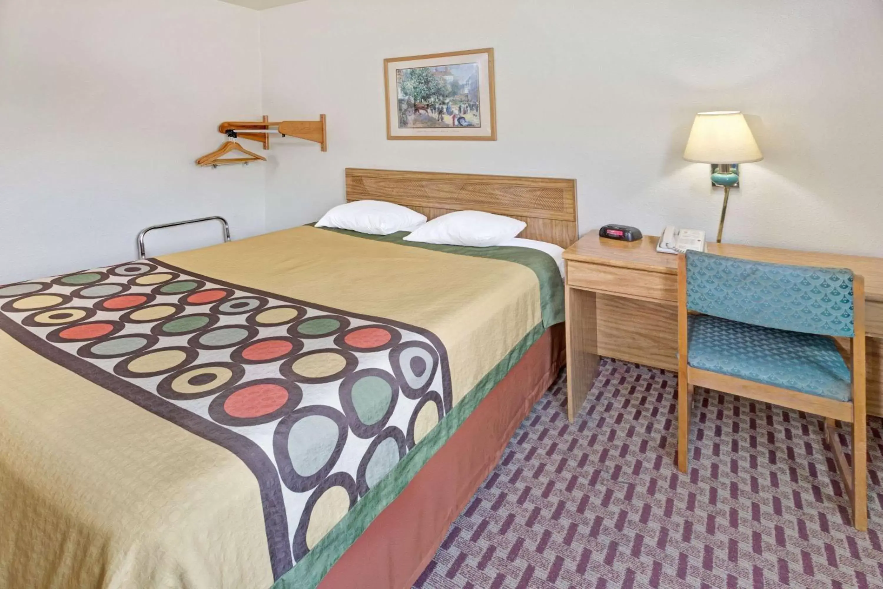 Photo of the whole room, Bed in Super 8 by Wyndham Canonsburg/Pittsburgh Area