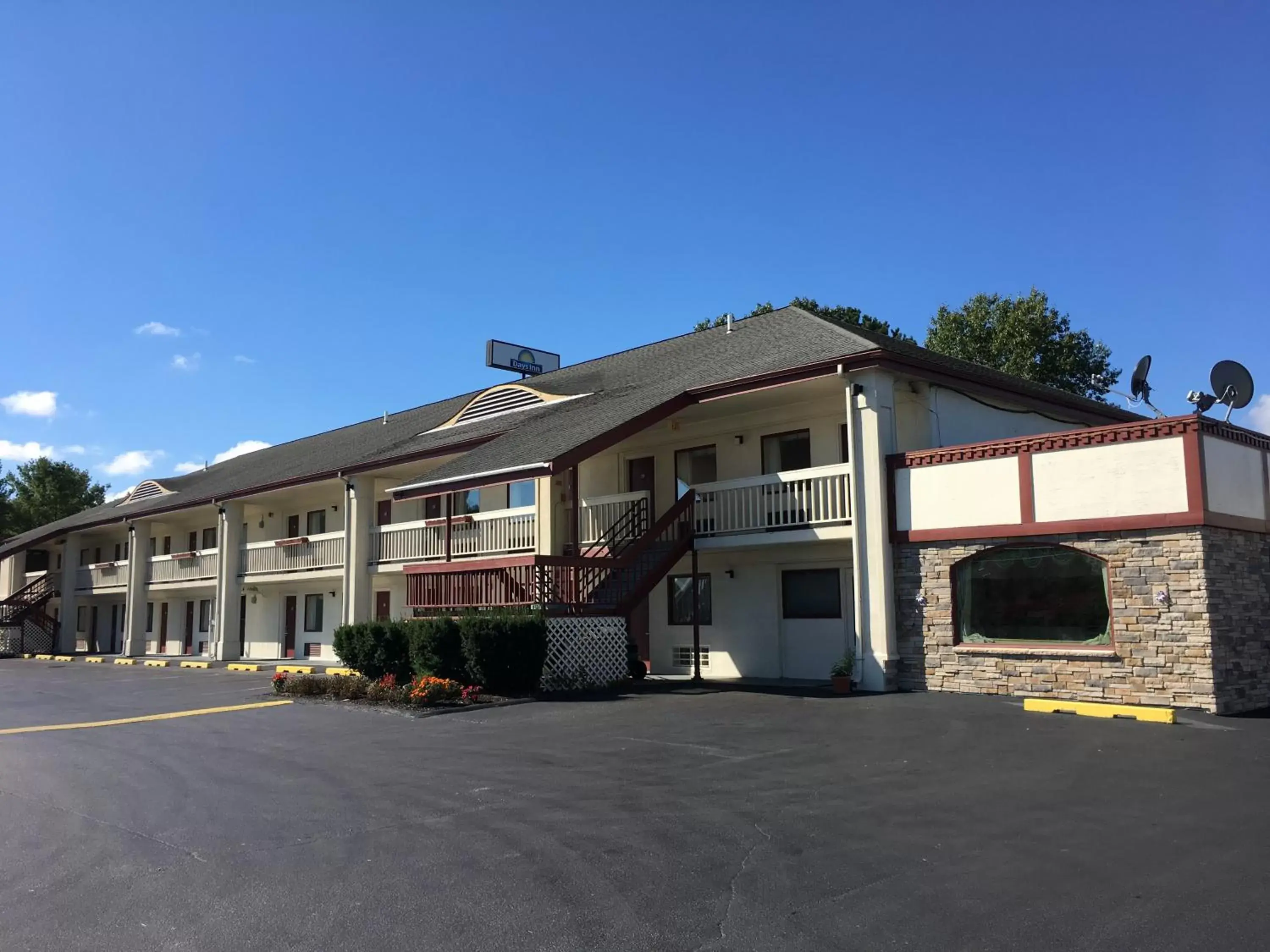 Property Building in Days Inn by Wyndham Queensbury/Lake George