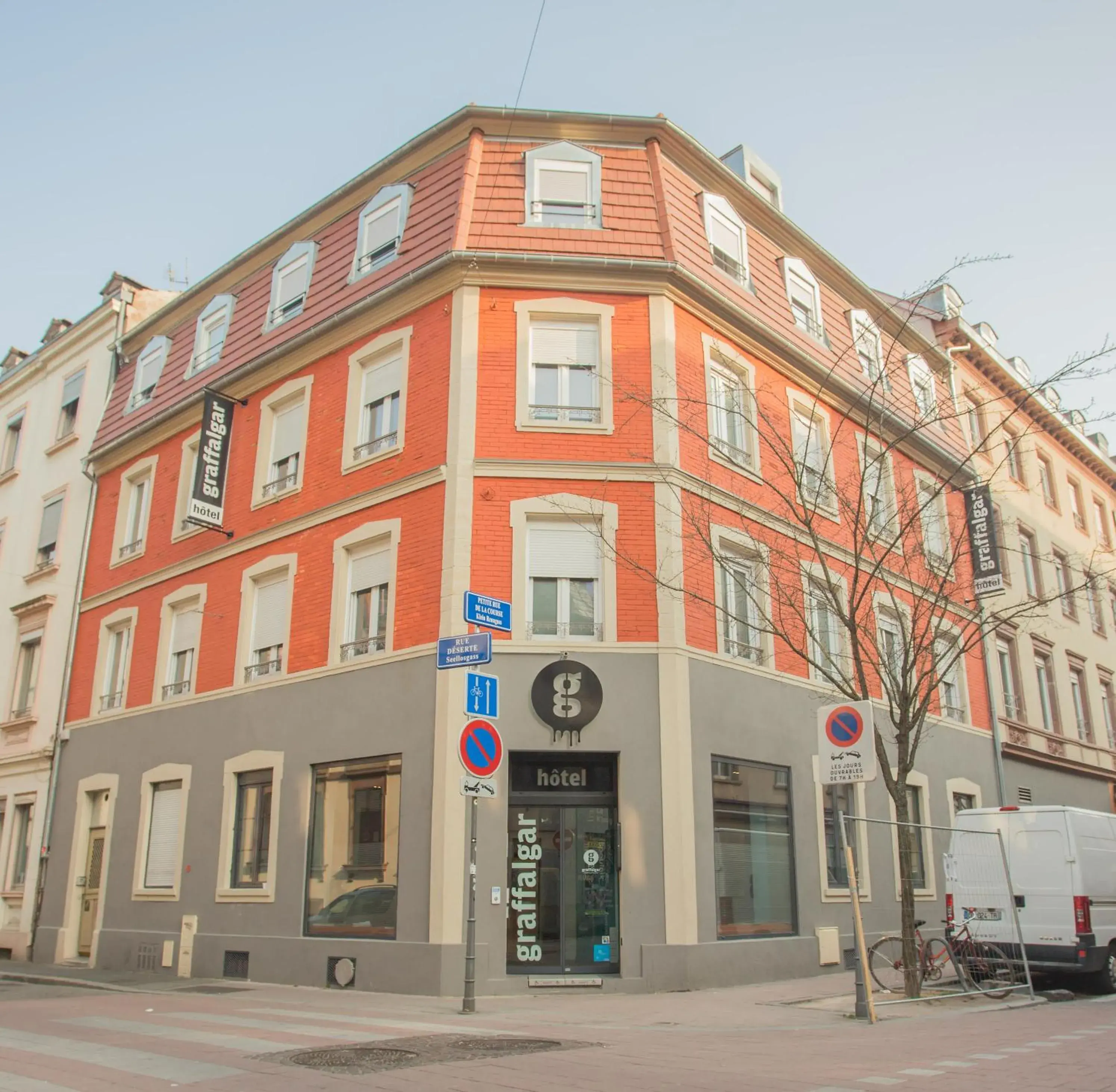 Facade/entrance, Property Building in Hôtel Graffalgar