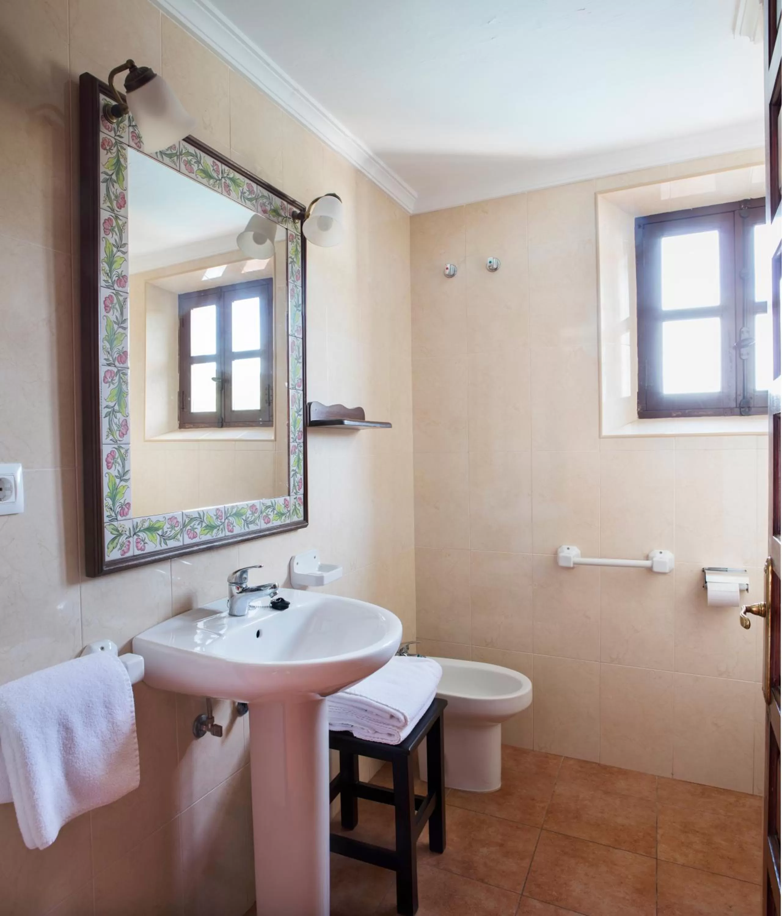 Bathroom in Hotel Tugasa Las Truchas