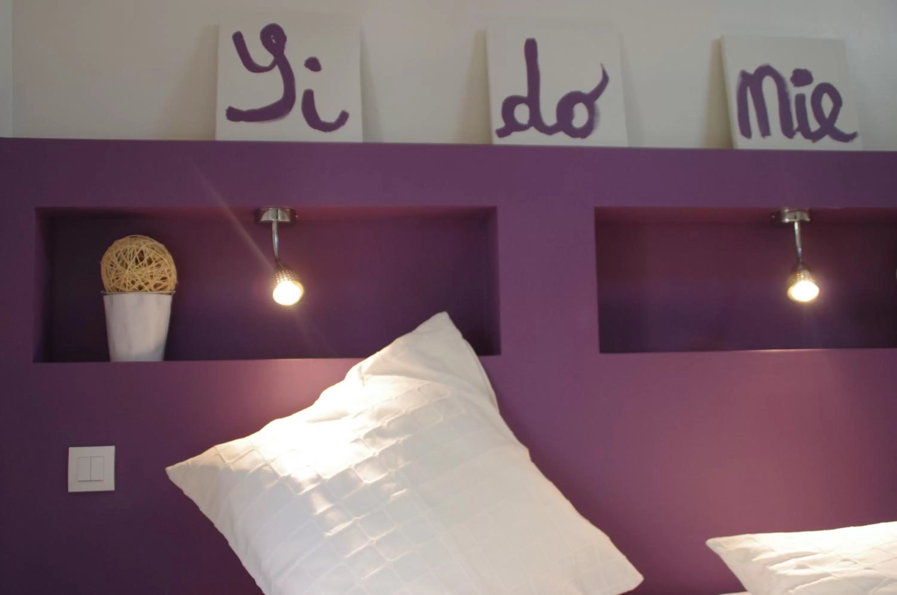 Decorative detail, Bed in Madeleine et Cie