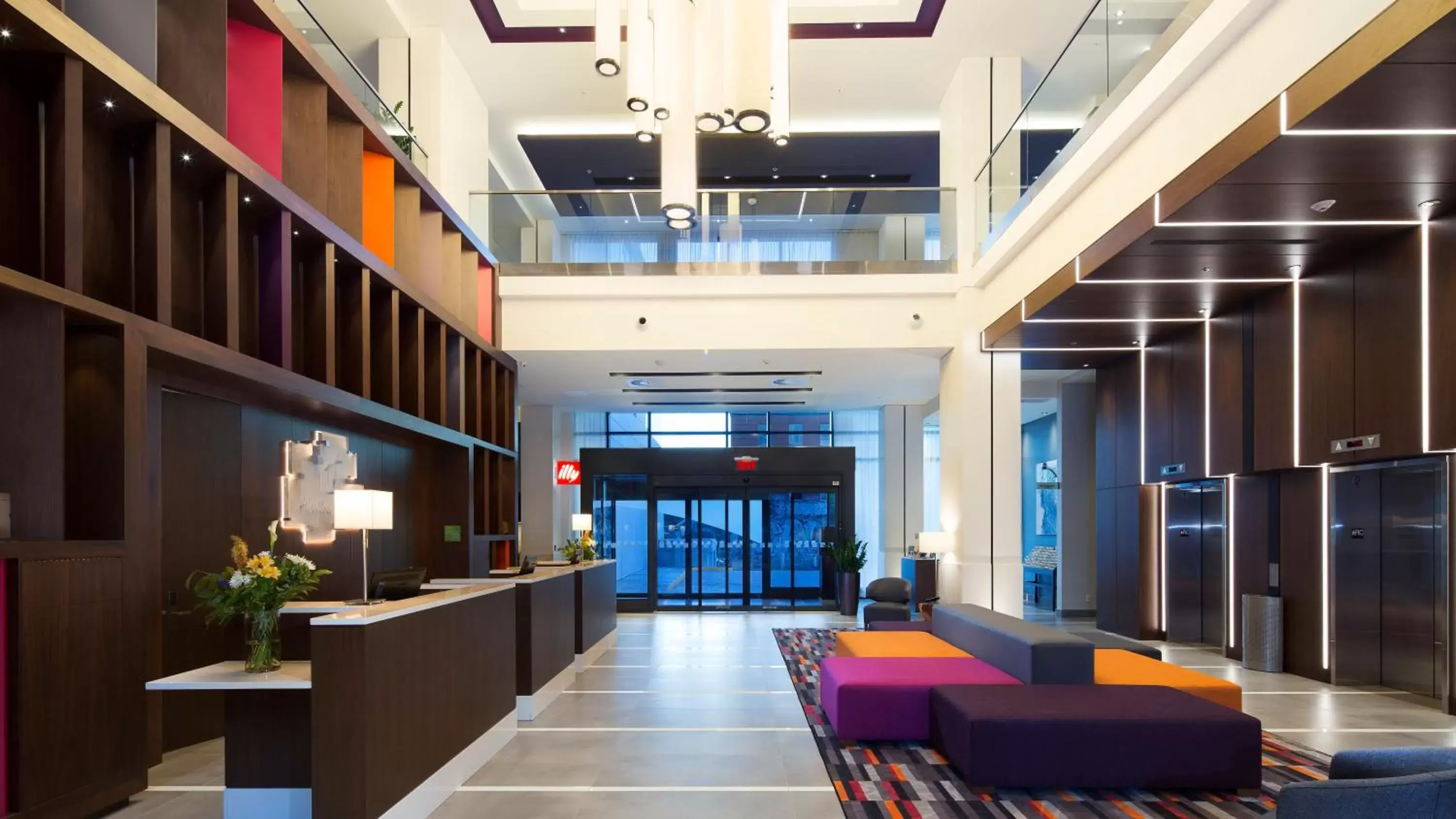 Property building, Lobby/Reception in Holiday Inn Hotel & Suites - Montreal Centre-ville Ouest, an IHG Hotel