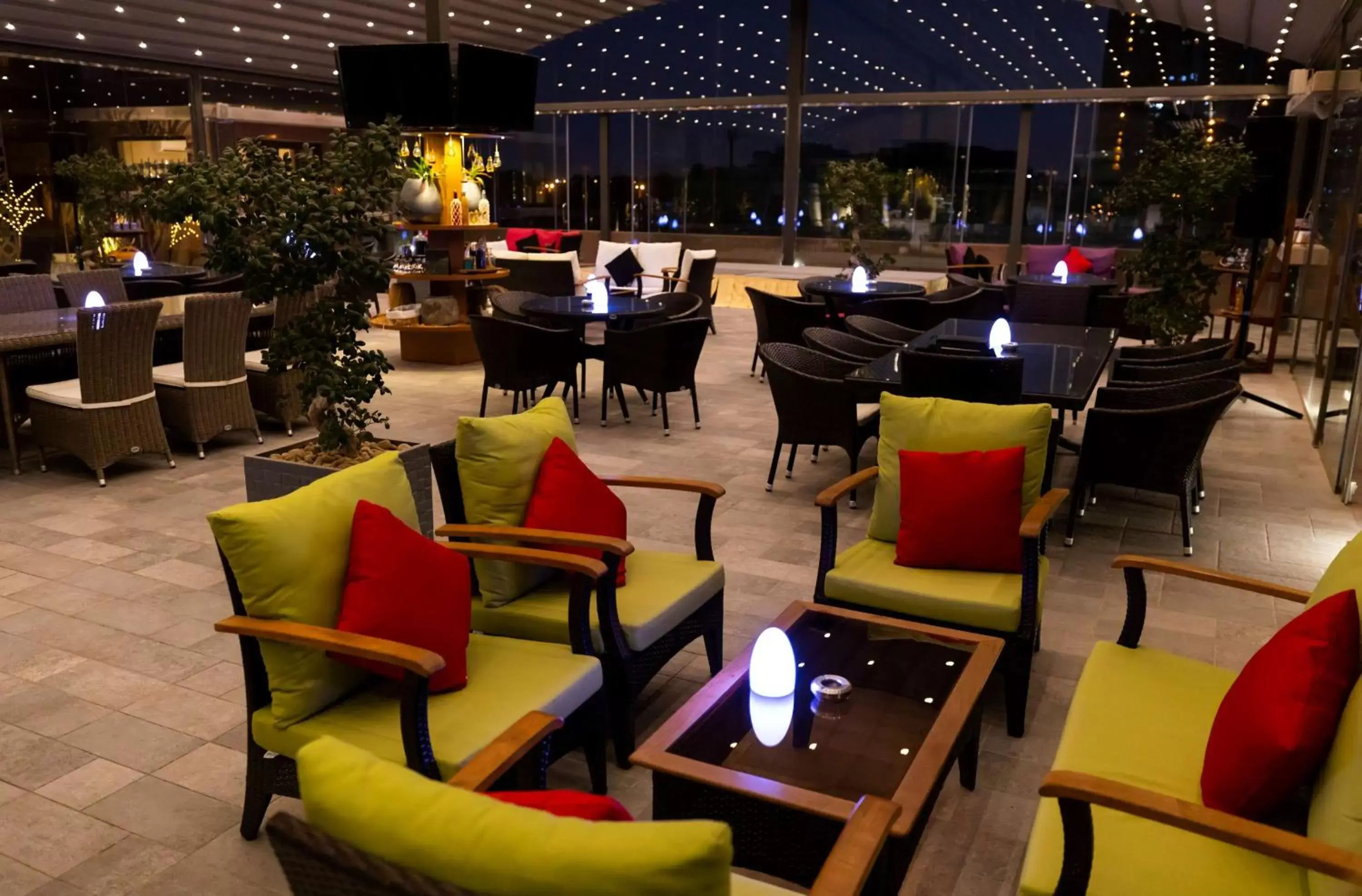 Seating area, Restaurant/Places to Eat in Radisson Blu Hotel, Jeddah Corniche