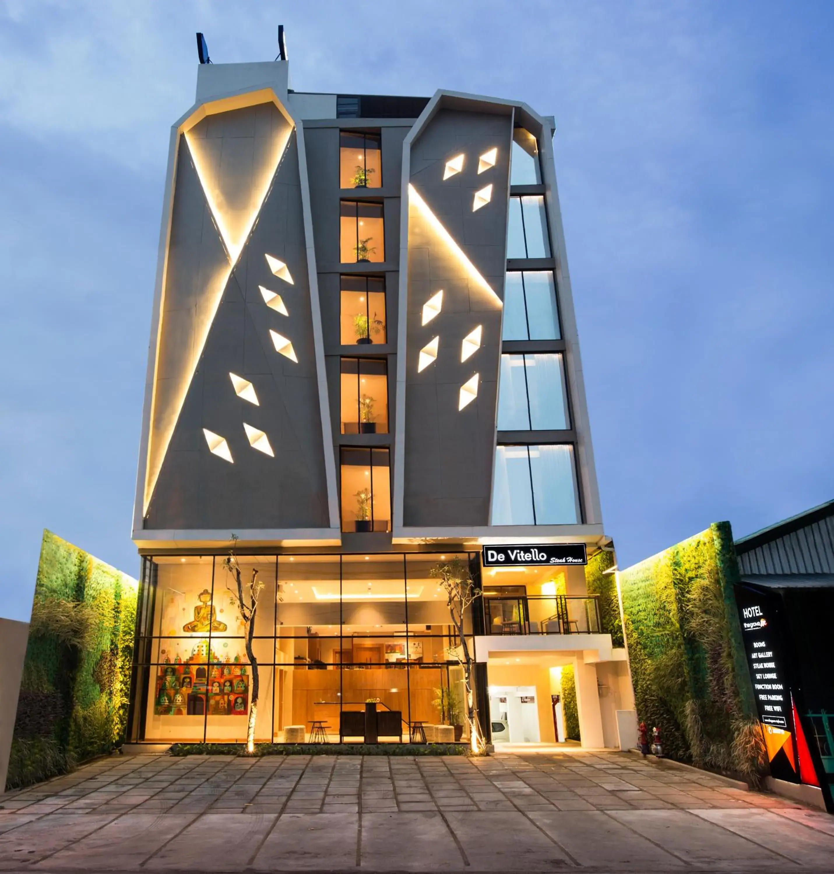 Facade/entrance, Property Building in Yellow Star Ambarukmo Hotel