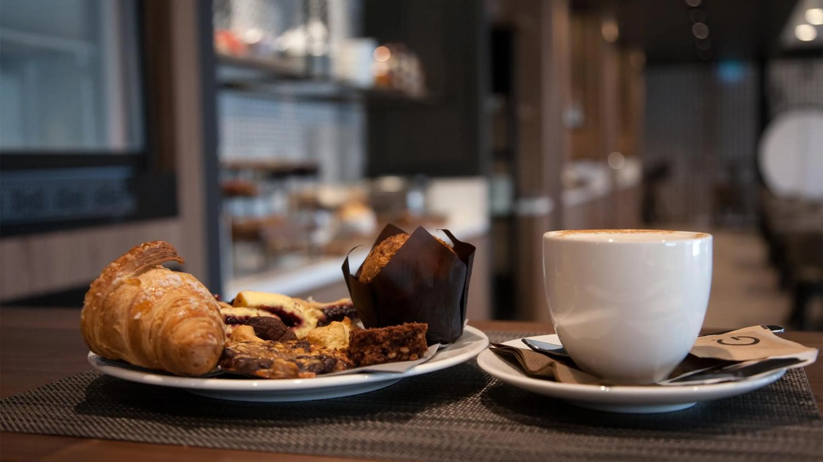 Continental breakfast in G Hotel Pescara