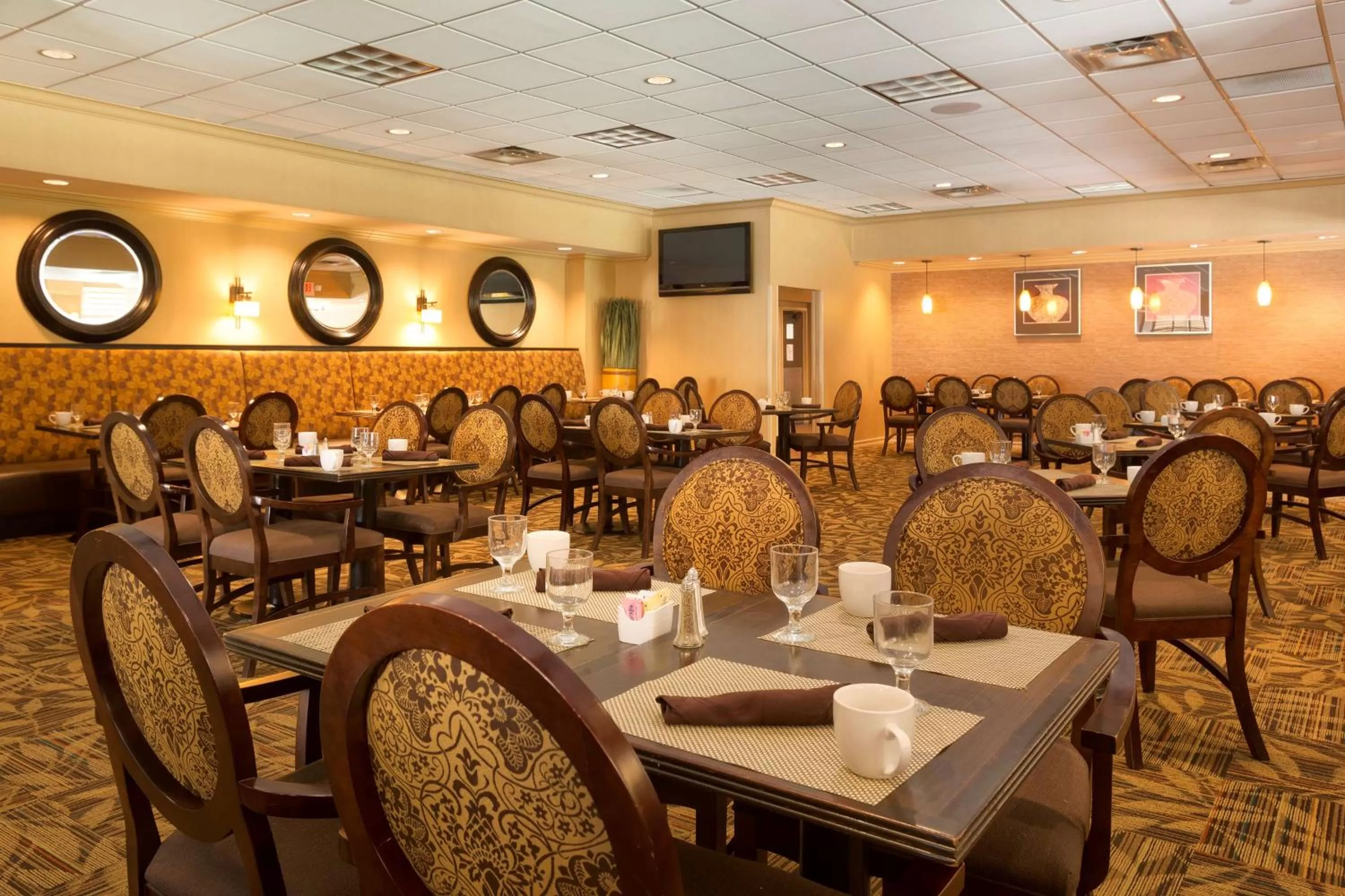 Restaurant/places to eat in DoubleTree by Hilton Washington Meadow Lands Casino Area