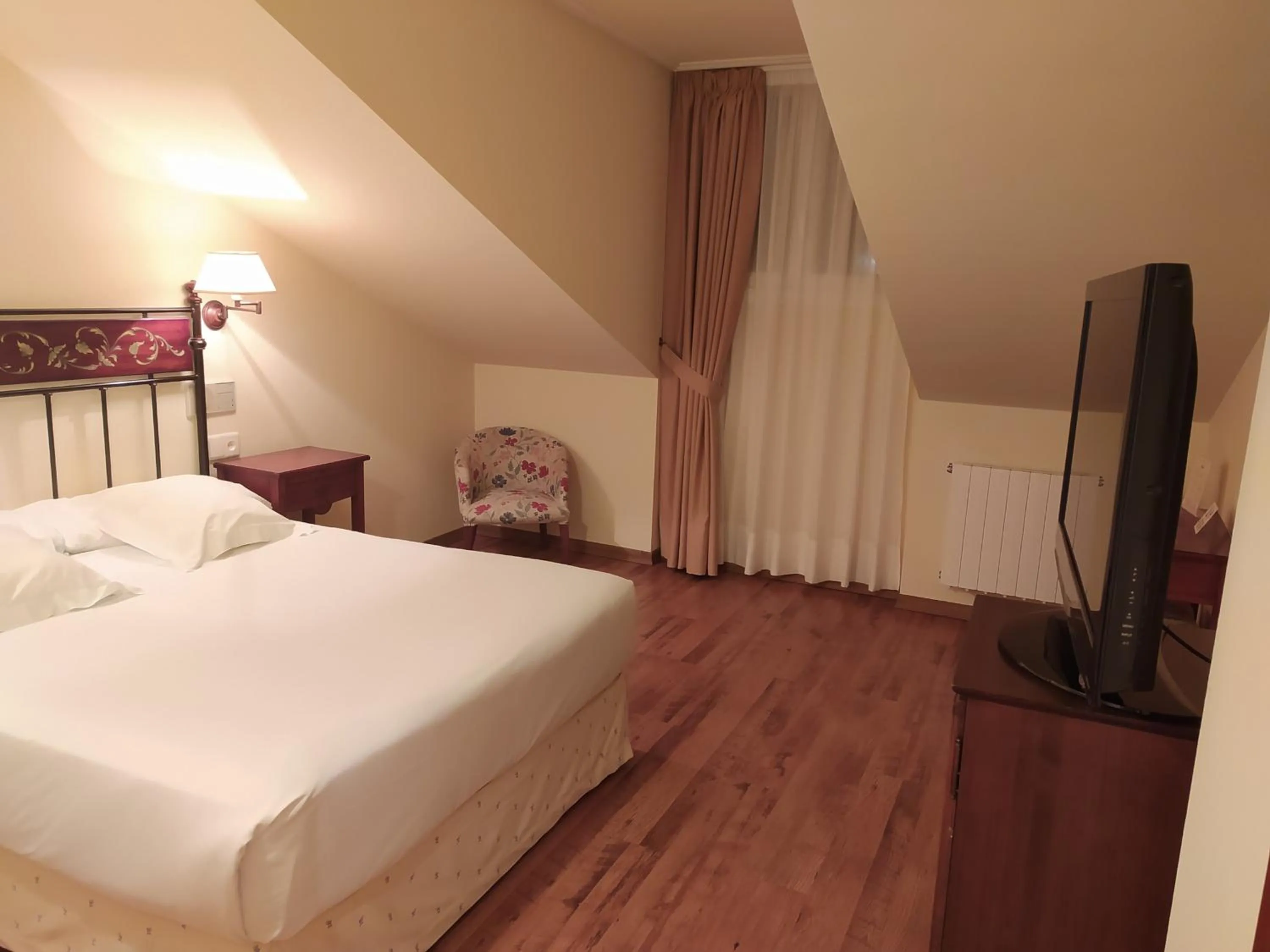 Bed in Silken Spa La Hacienda De Don Juan