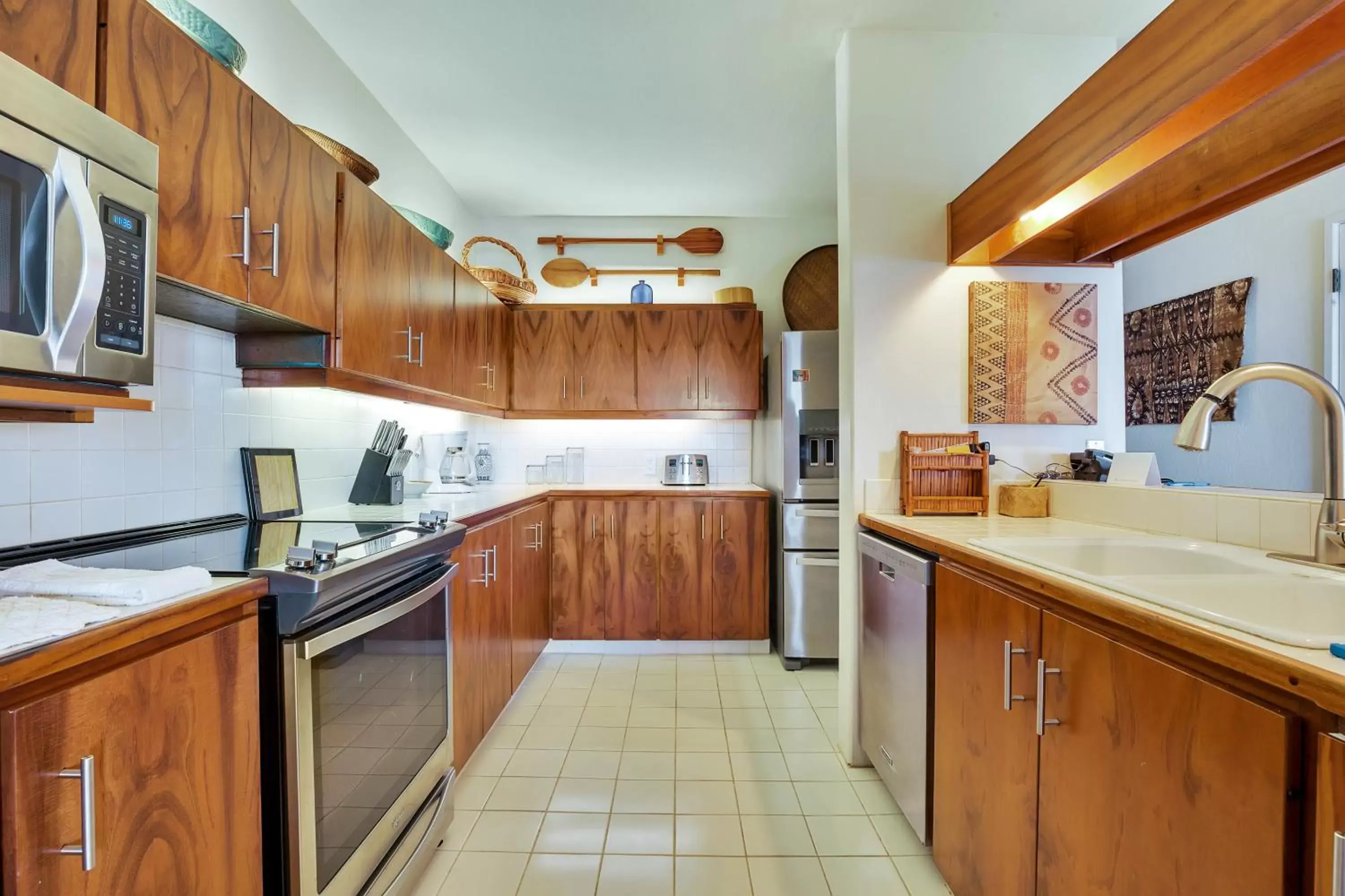 Kitchen/Kitchenette in Kanaloa at Kona by Castle Resorts & Hotels