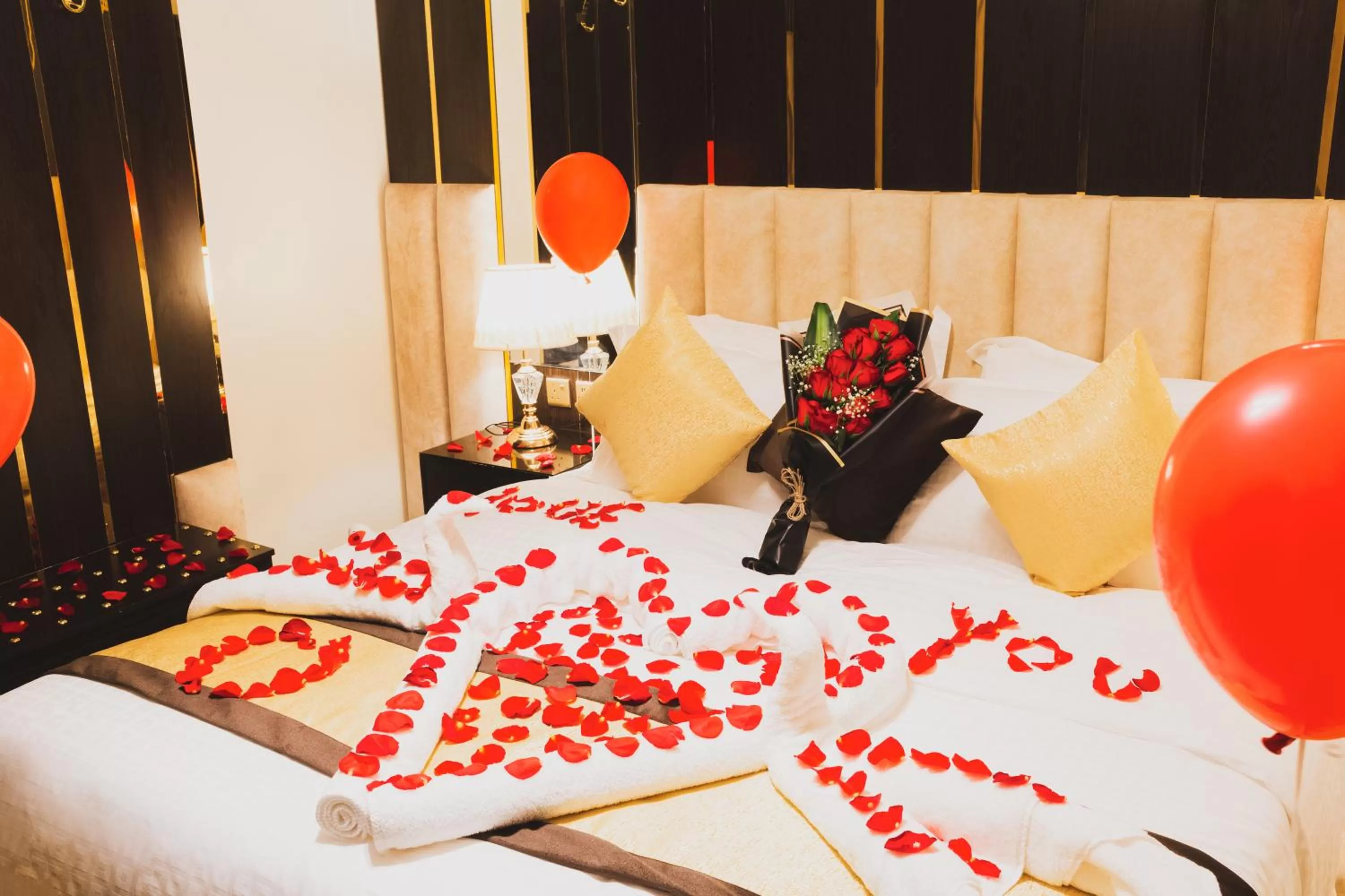 Bedroom, Bed in Golden Ship Hotel