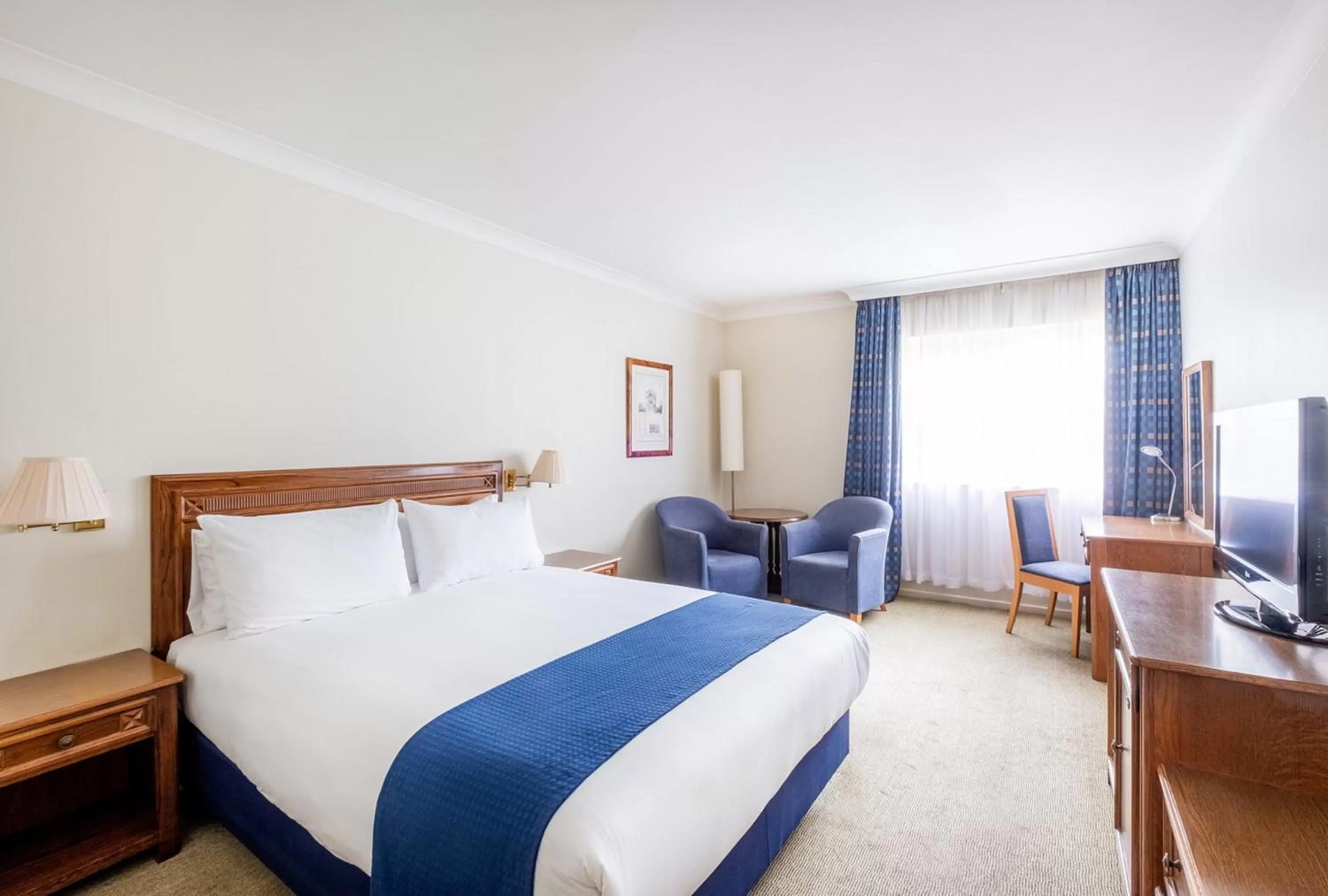 Photo of the whole room, Bed in Holiday Inn Maidstone-Sevenoaks by IHG