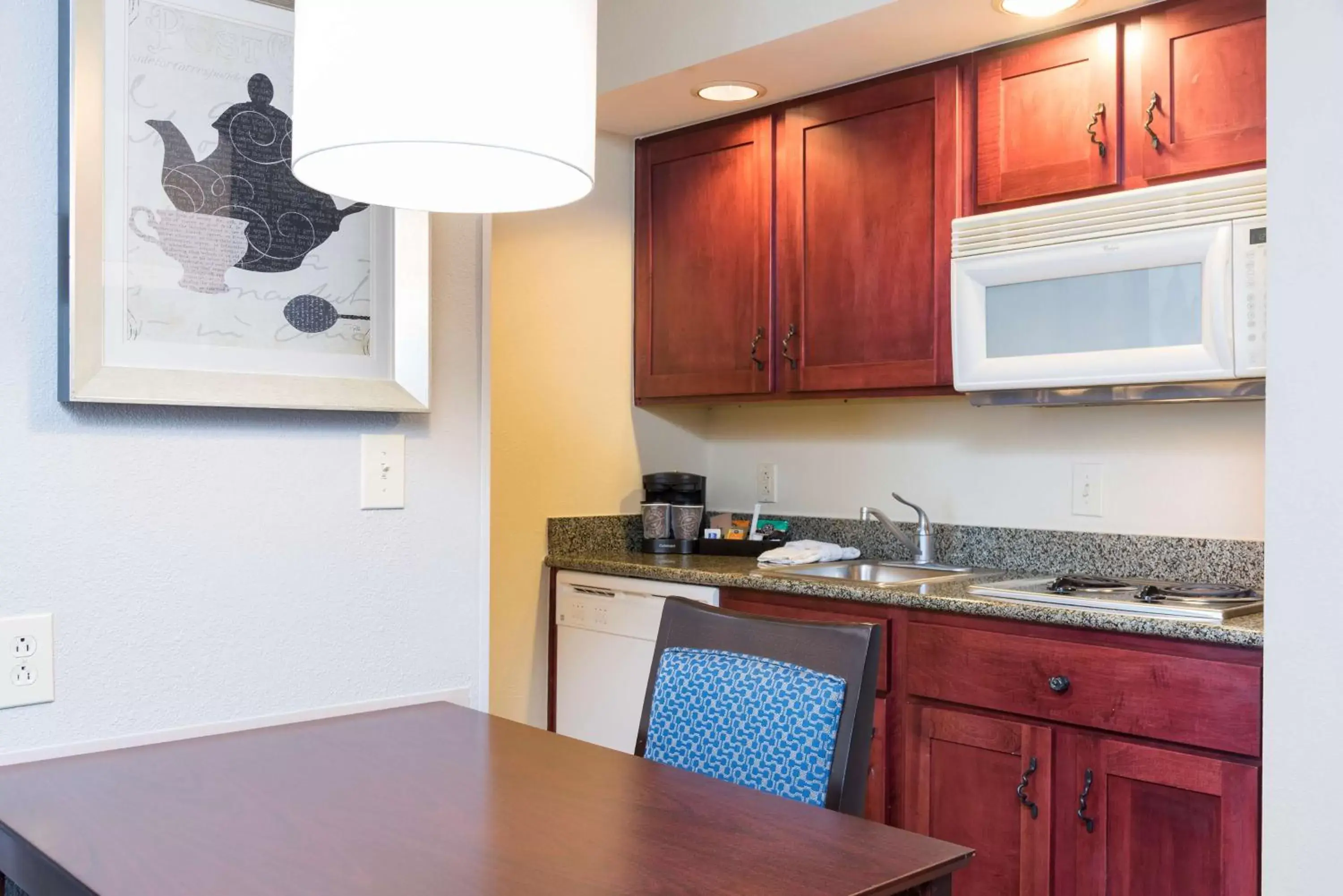 Kitchen or kitchenette, Kitchen/Kitchenette in Homewood Suites by Hilton Bloomington