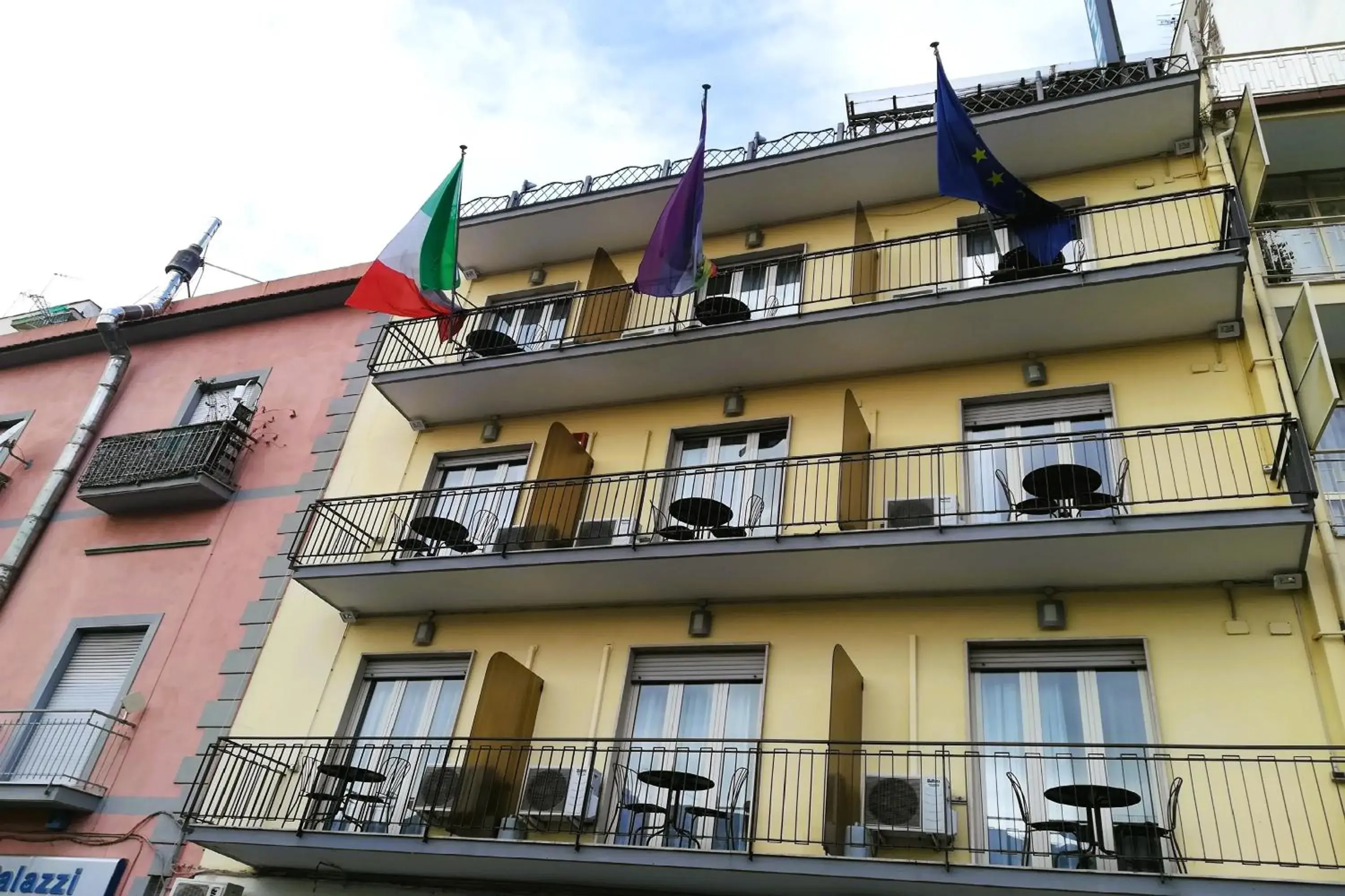 Property Building in Hotel Leopardi
