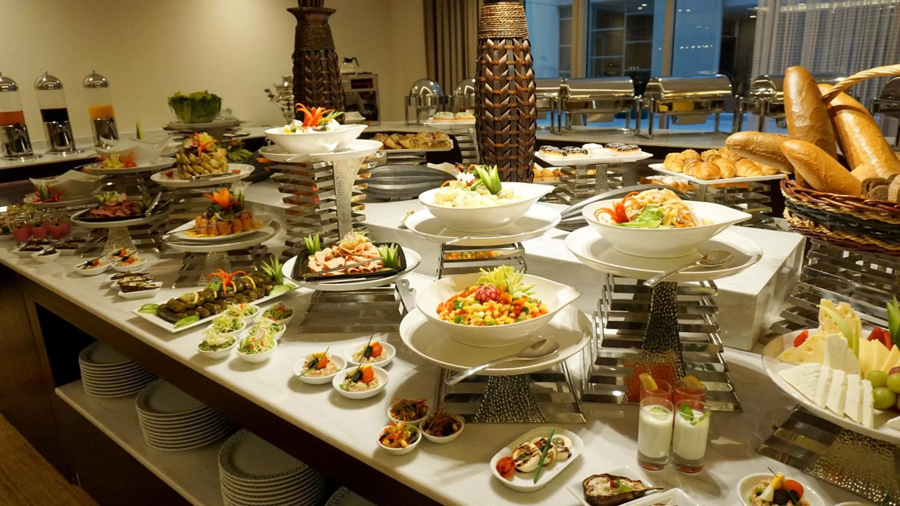 Restaurant/places to eat in Al Kout Beach Hotel