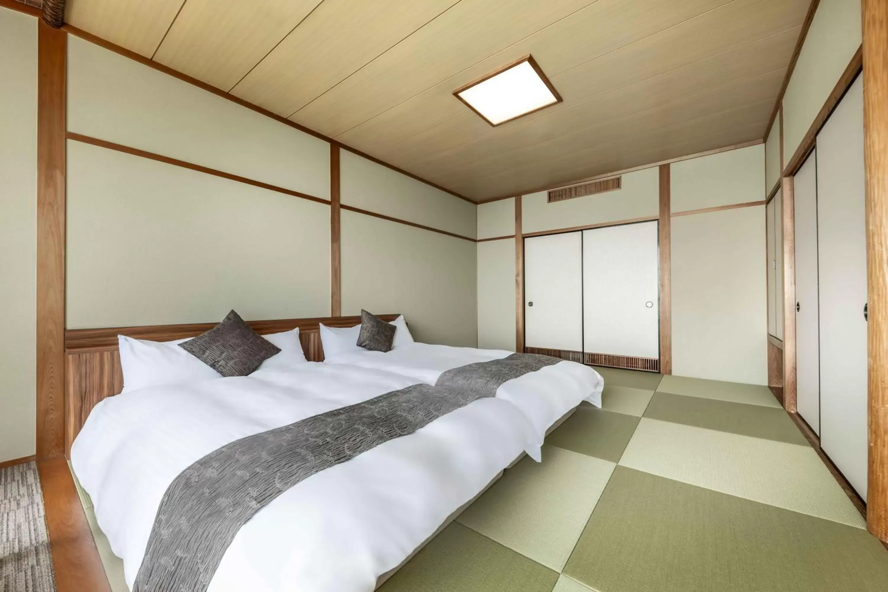 Photo of the whole room, Bed in Spa and Resort Hotel Solage Oita Hiji Beppuwan