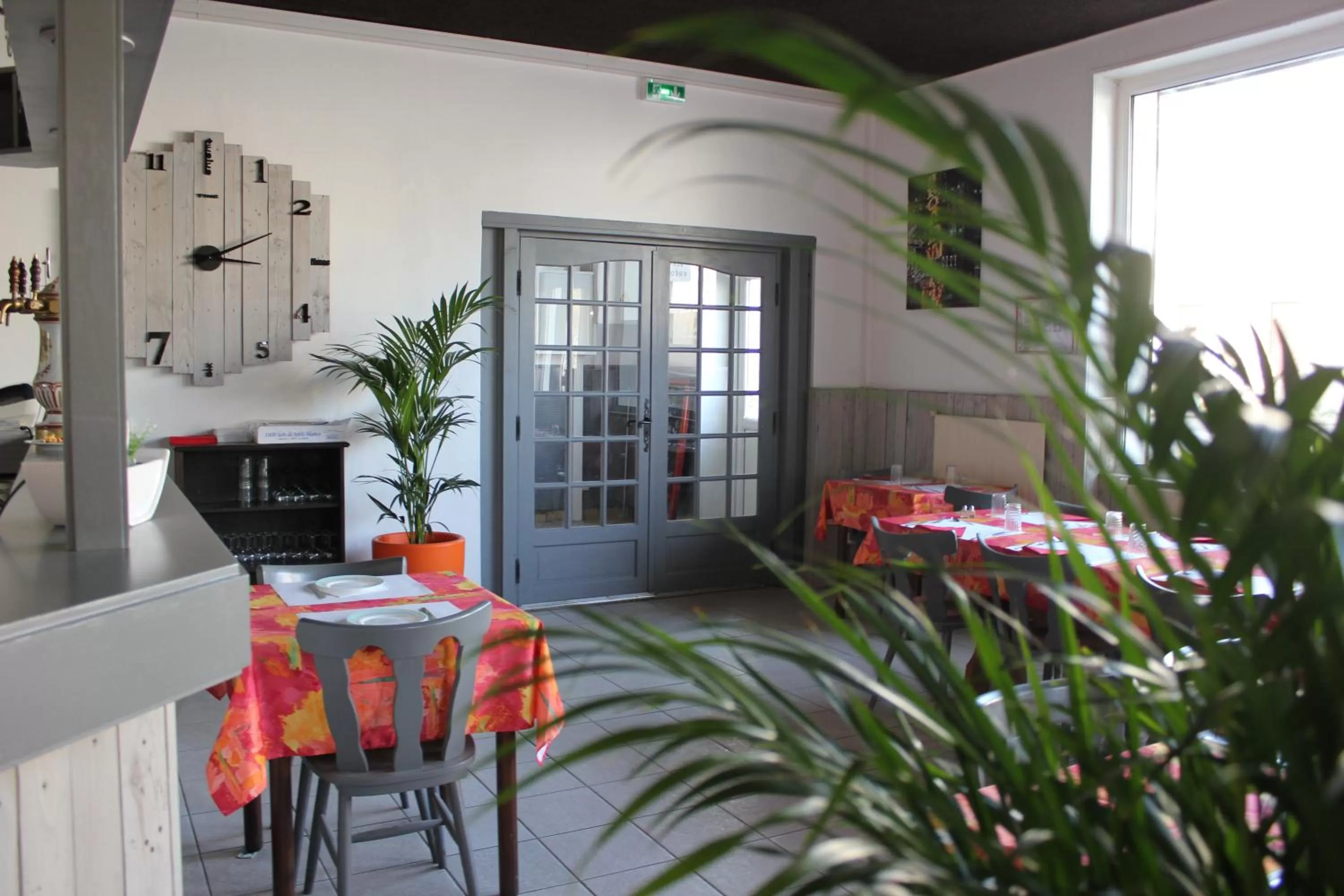 Restaurant/places to eat in L Etoile d'Argent