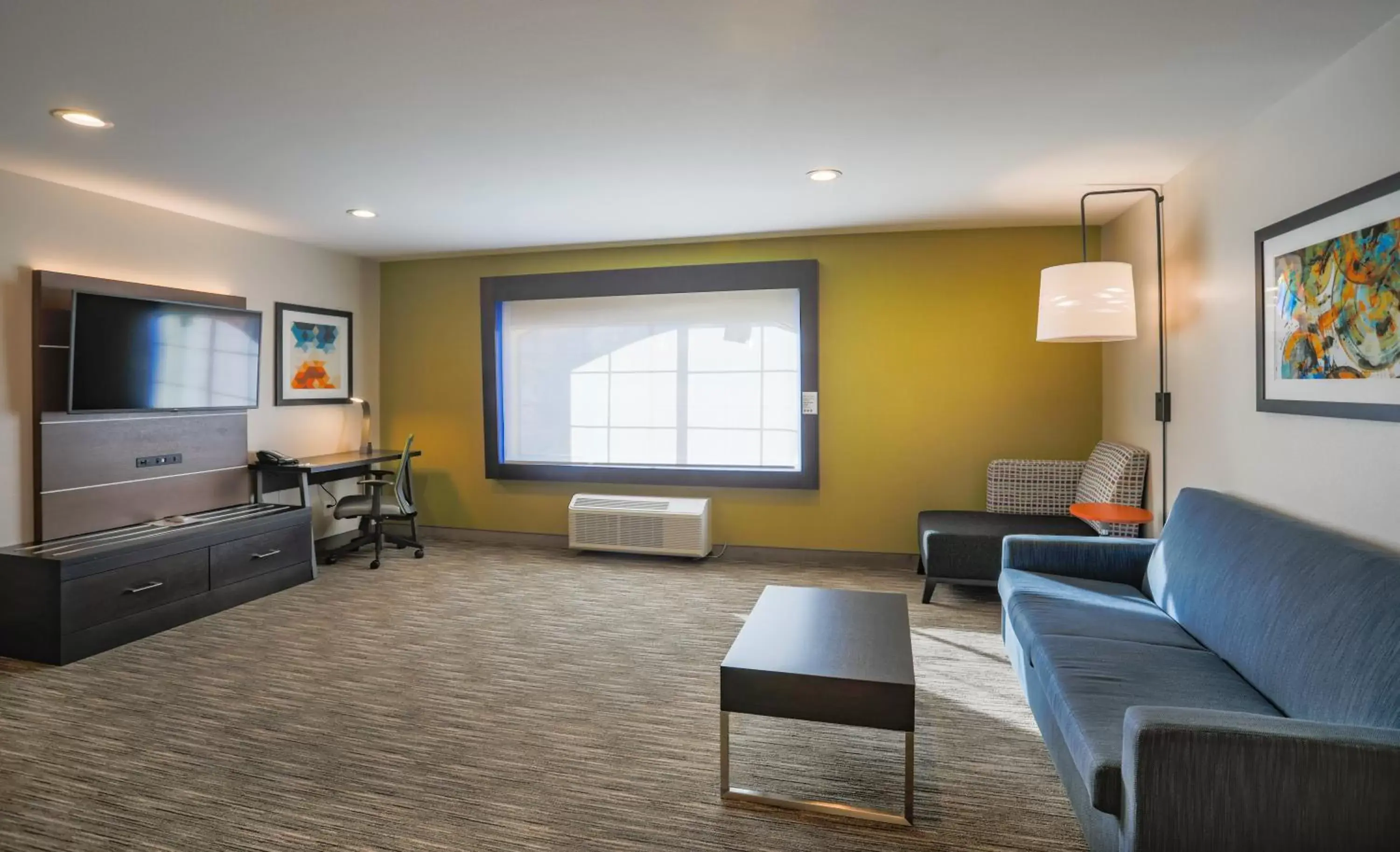 Bedroom, Seating Area in Holiday Inn Express Prescott, an IHG Hotel