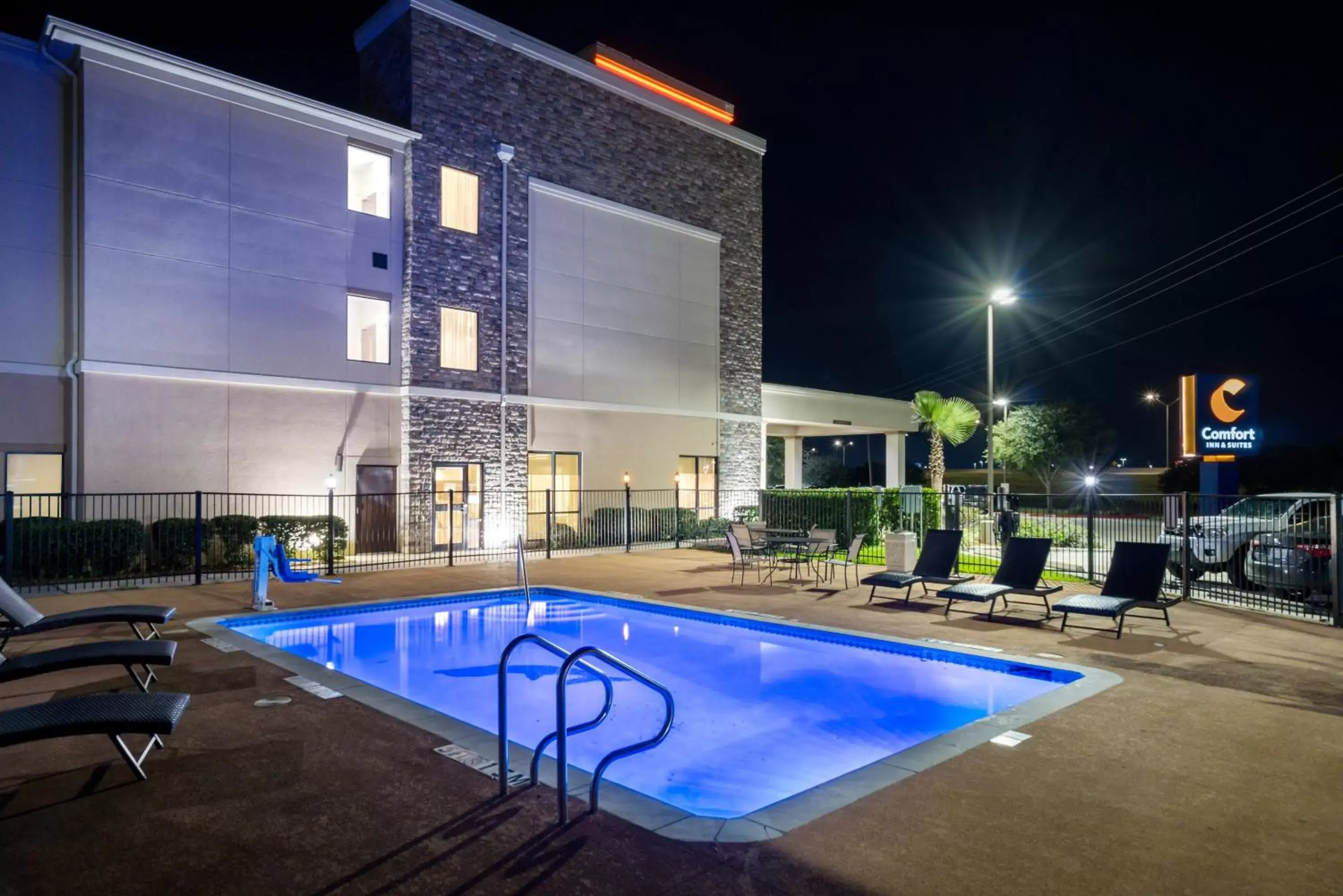, Swimming Pool in Comfort Inn & Suites Victoria North