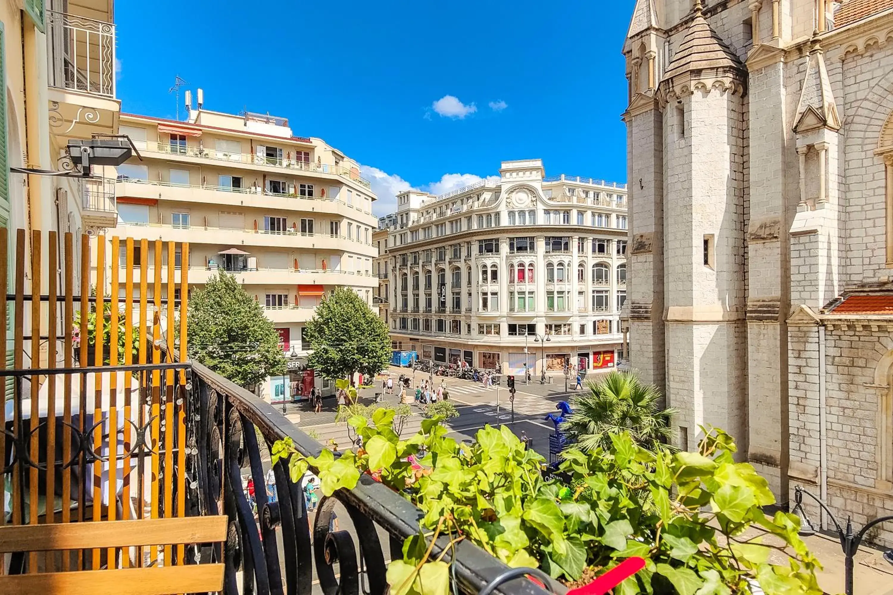 Balcony/Terrace in Hôtel Du Centre, un hôtel AMMI