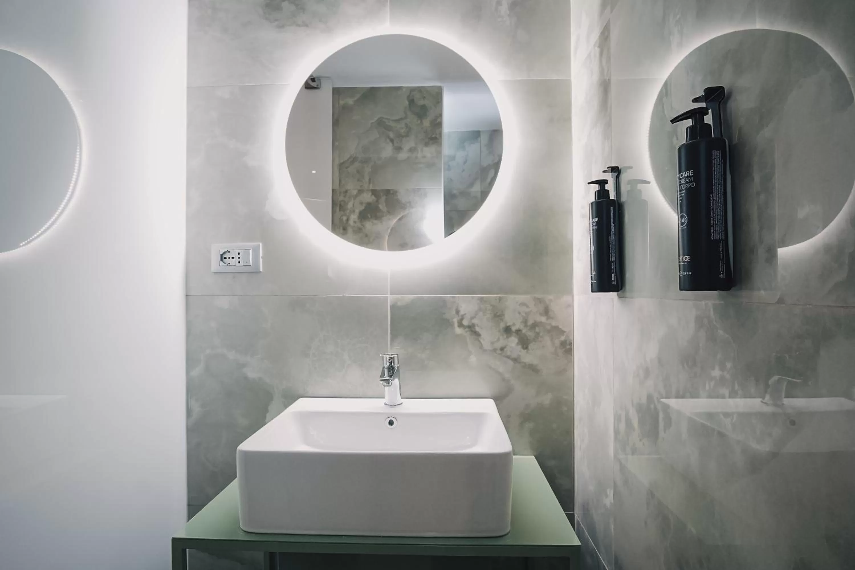 Bathroom in Moderno Hotel Roma