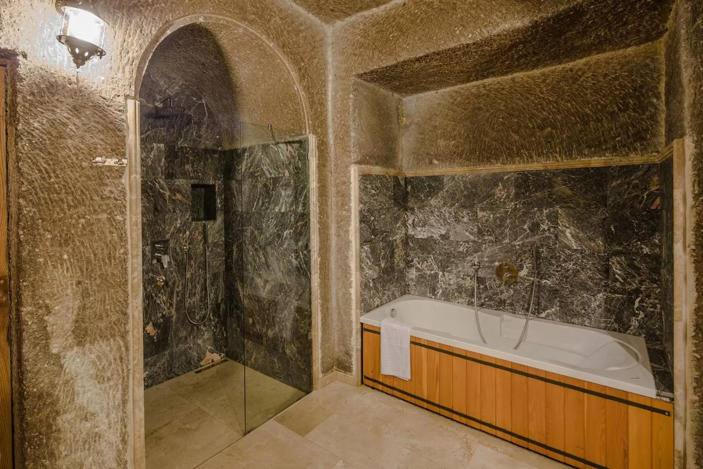 Hot Tub, Bathroom in Lunar Cappadocia Hotel